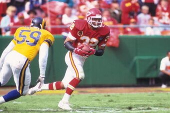 KANSAS CITY, MO - SEPTEMBER 25:  Running back Marcus Allen #32 of the Kansas City Chiefs eludes linebacker Henry Rolling #59 of the Los Angeles Rams at Arrowhead Stadium in Kansas City, Missouri on Septemtber 25, 1994. The Rams defeated the Chiefs 16-0. (