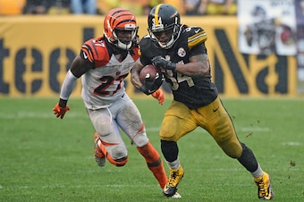 PITTSBURGH, PA - SEPTEMBER 18: Running back DeAngelo Williams #34 of the Pittsburgh Steelers runs with the football as he is pursued by cornerback Dre Kirkpatrick #27 of the Cincinnati Bengals during a game at Heinz Field on September 18, 2016 in Pittsbur