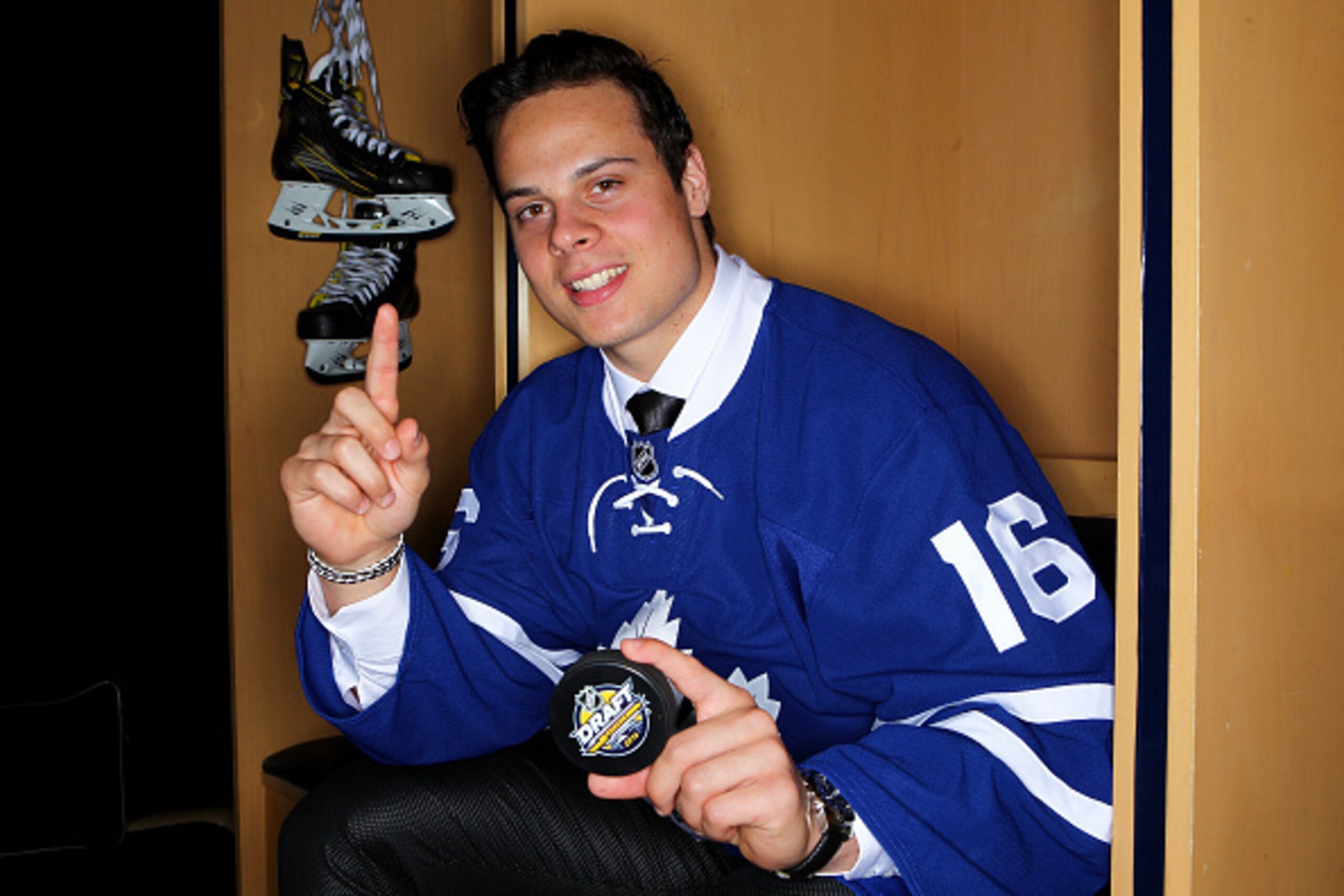 BUFFALO, NY - JUNE 24:  Auston Matthews poses for a portrait after being selected first overall by the Toronto Maple Leafs in round one during the 2016 NHL Draft on June 24, 2016 in Buffalo, New York.  (Photo by Jeffrey T. Barnes/Getty Images)