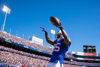 ORCHARD PARK, NY - SEPTEMBER 25:  LeSean McCoy #25 of the Buffalo Bills celebrates a touchdown run during the first half against the Arizona Cardinals on September 25, 2016 at New Era Field in Orchard Park, New York. Buffalo defeats Arizona 33-18.  (Photo