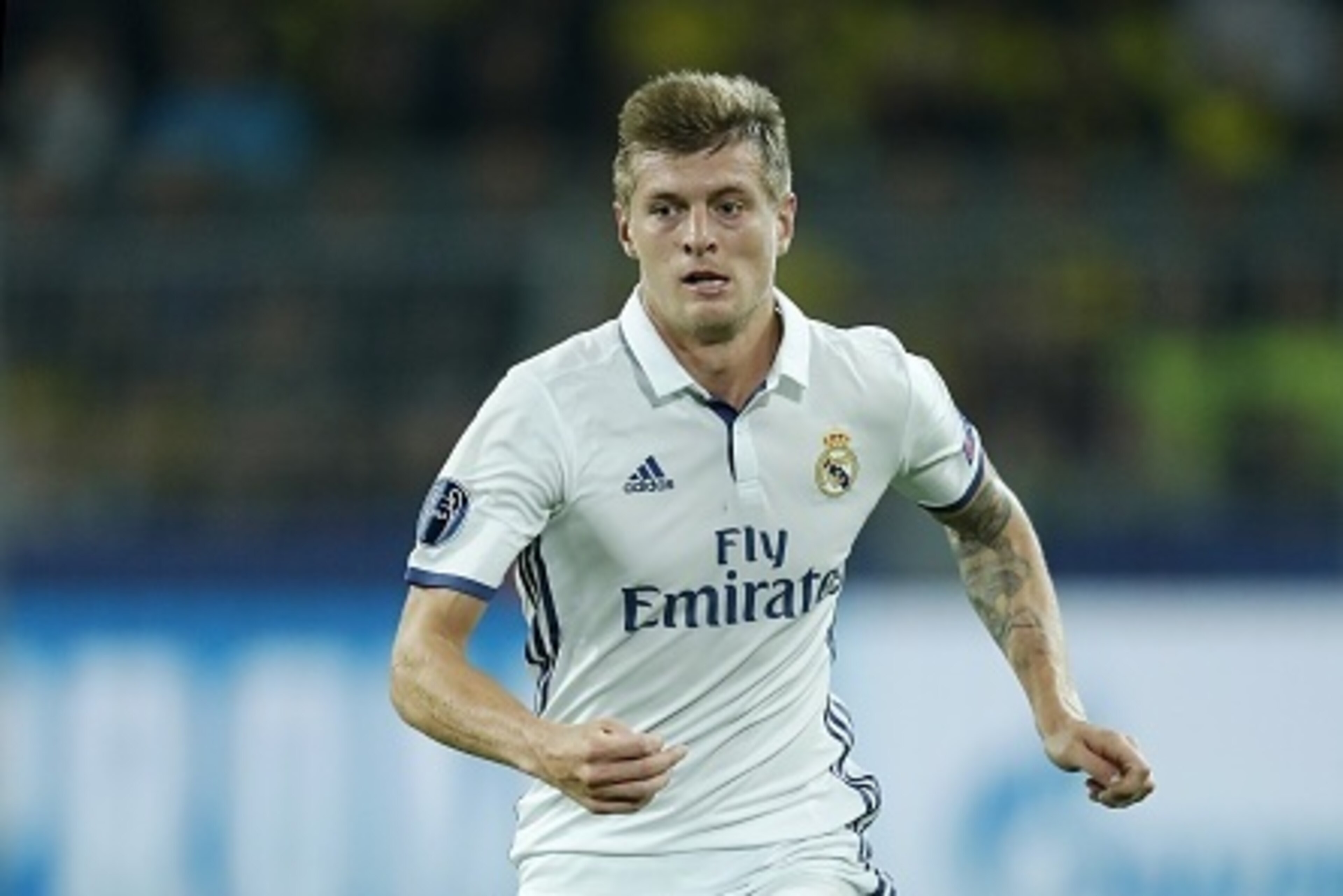 Toni Kroos of Real Madrid during the UEFA Champions League group F match between Borussia Dortmund and Real Madrid on September 27, 2016 at the Signal Iduna Park stadium in Dortmund, Germany.(Photo by VI Images via Getty Images) Toni Kroos of Real Madrid during the UEFA Champions League group F match between Borussia Dortmund and Real Madrid on September 27, 2016 at the Signal Iduna Park stadium in Dortmund, Germany.(Photo by VI Images via Getty Images)