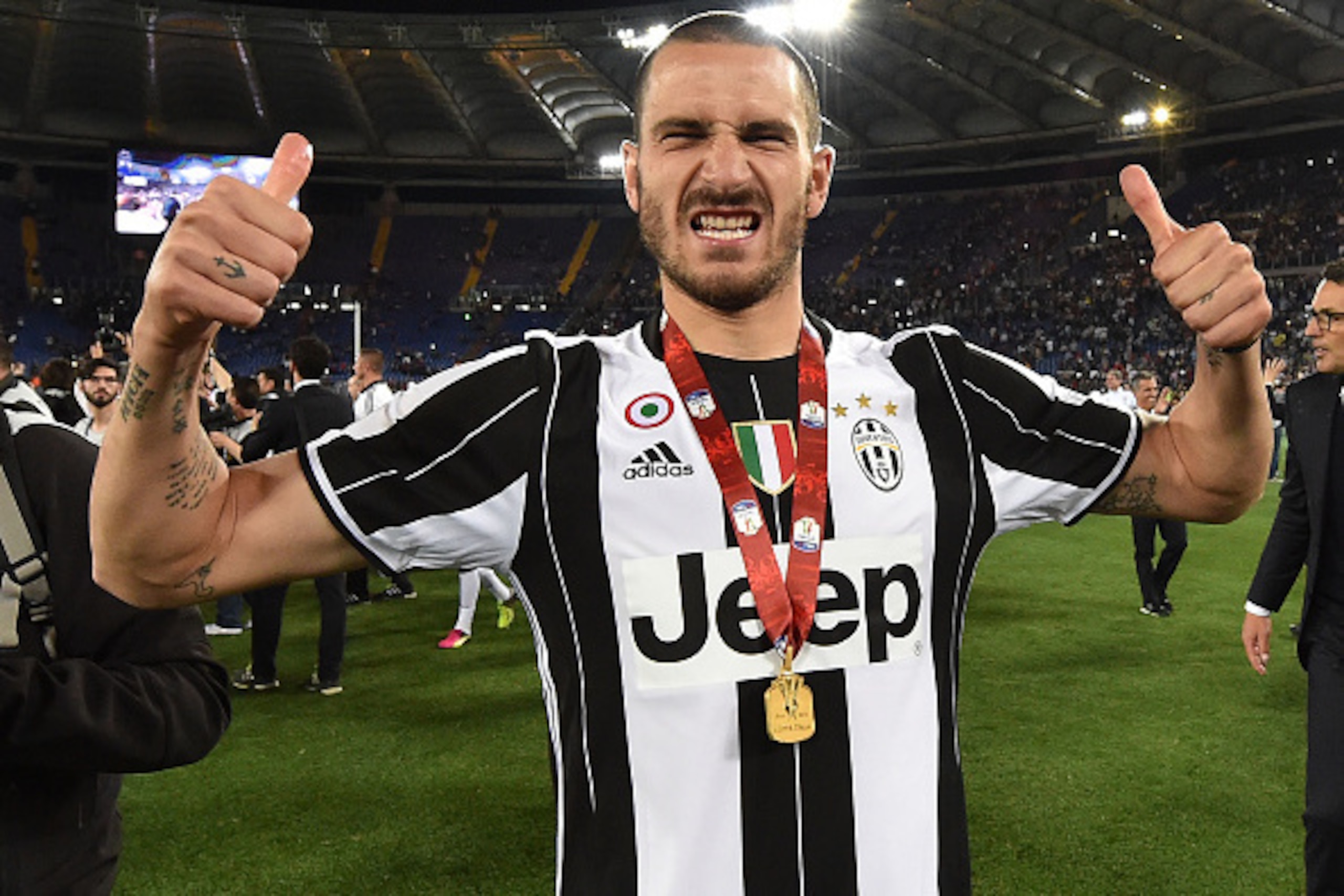 ROME, ITALY - MAY 21: Leonardo Bonucci of Juventus FC celebrates the victory after the TIM Cup match between AC Milan and Juventus FC at Stadio Olimpico on May 21, 2016 in Rome, Italy.  (Photo by Giuseppe Bellini/Getty Images)