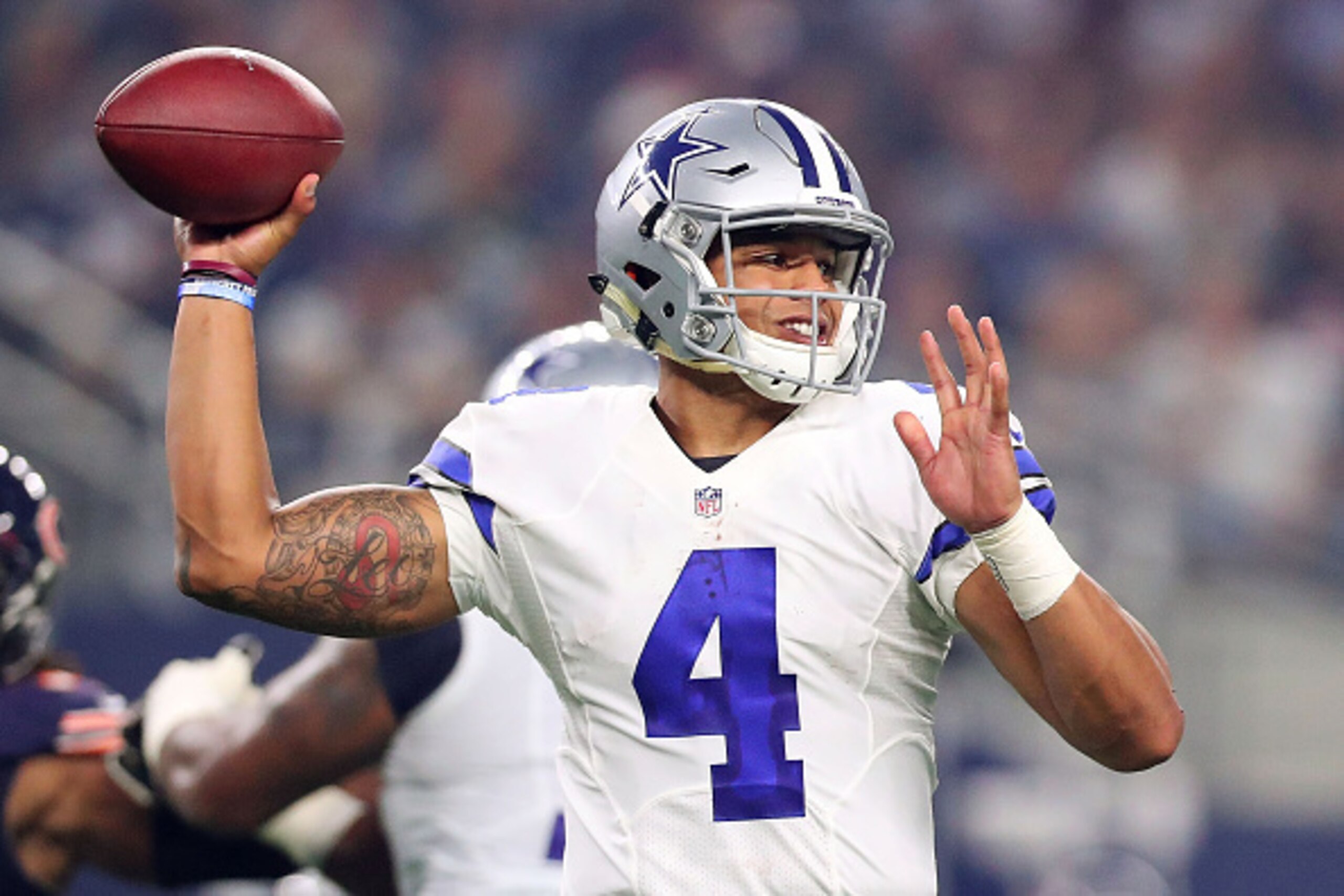 ARLINGTON, TX - SEPTEMBER 25:  Dak Prescott #4 of the Dallas Cowboys throws during a game between the Dallas Cowboys and the Chicago Bears at AT&T Stadium on September 25, 2016 in Arlington, Texas.  (Photo by Tom Pennington/Getty Images)