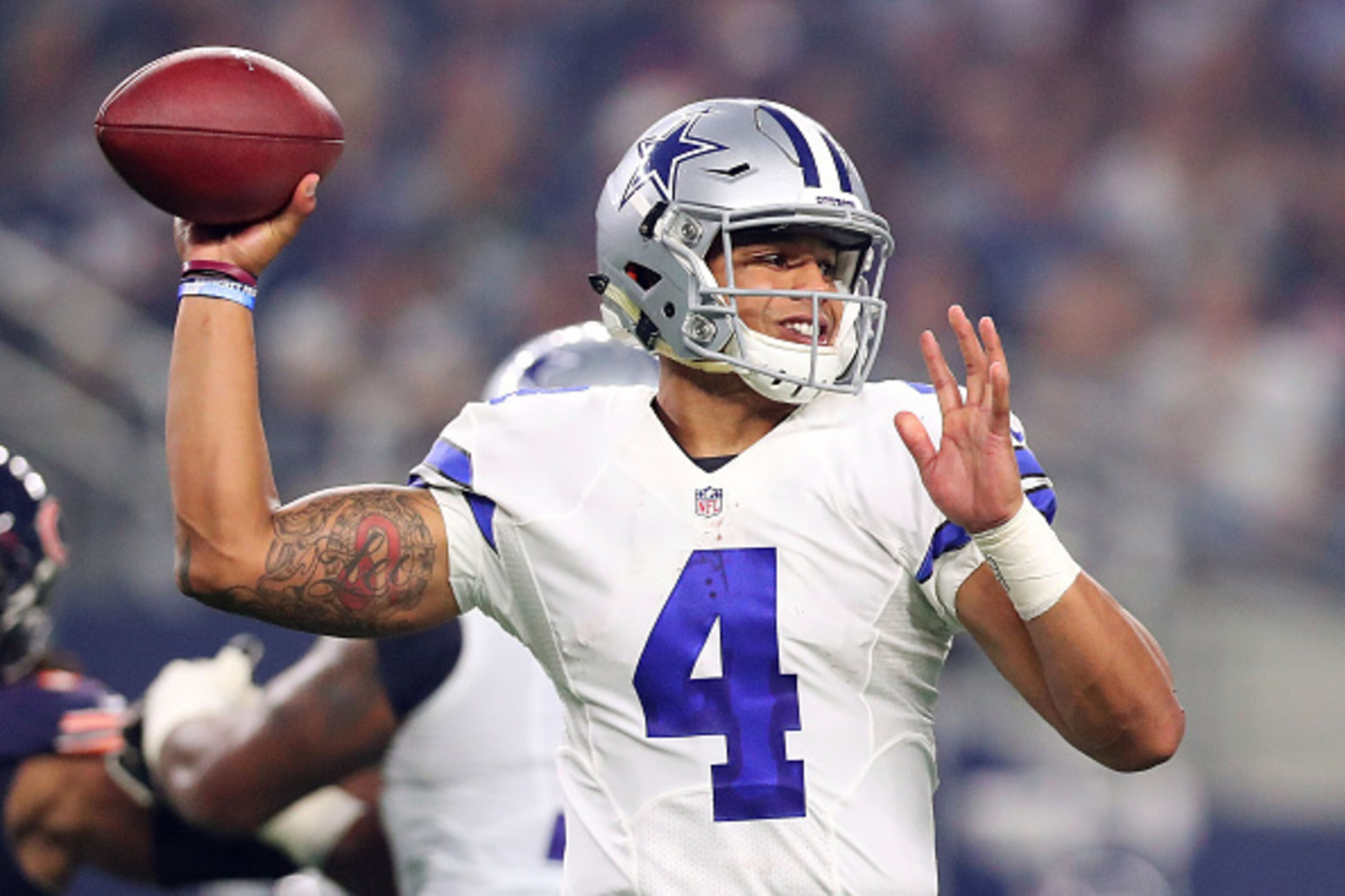 ARLINGTON, TX - SEPTEMBER 25:  Dak Prescott #4 of the Dallas Cowboys throws during a game between the Dallas Cowboys and the Chicago Bears at AT&T Stadium on September 25, 2016 in Arlington, Texas.  (Photo by Tom Pennington/Getty Images)