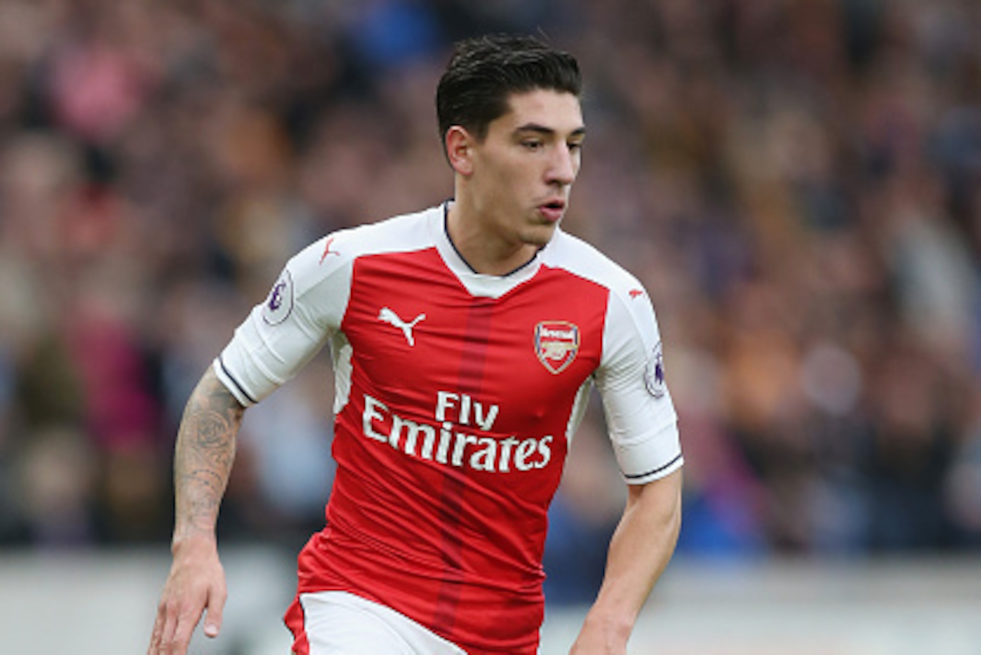 HULL, ENGLAND - SEPTEMBER 17:  Hector Bellerin of Arsenal during the Premier League match between Hull City and Arsenal at KCOM Stadium on September 17, 2016 in Hull, England.  (Photo by Alex Morton/Getty Images)