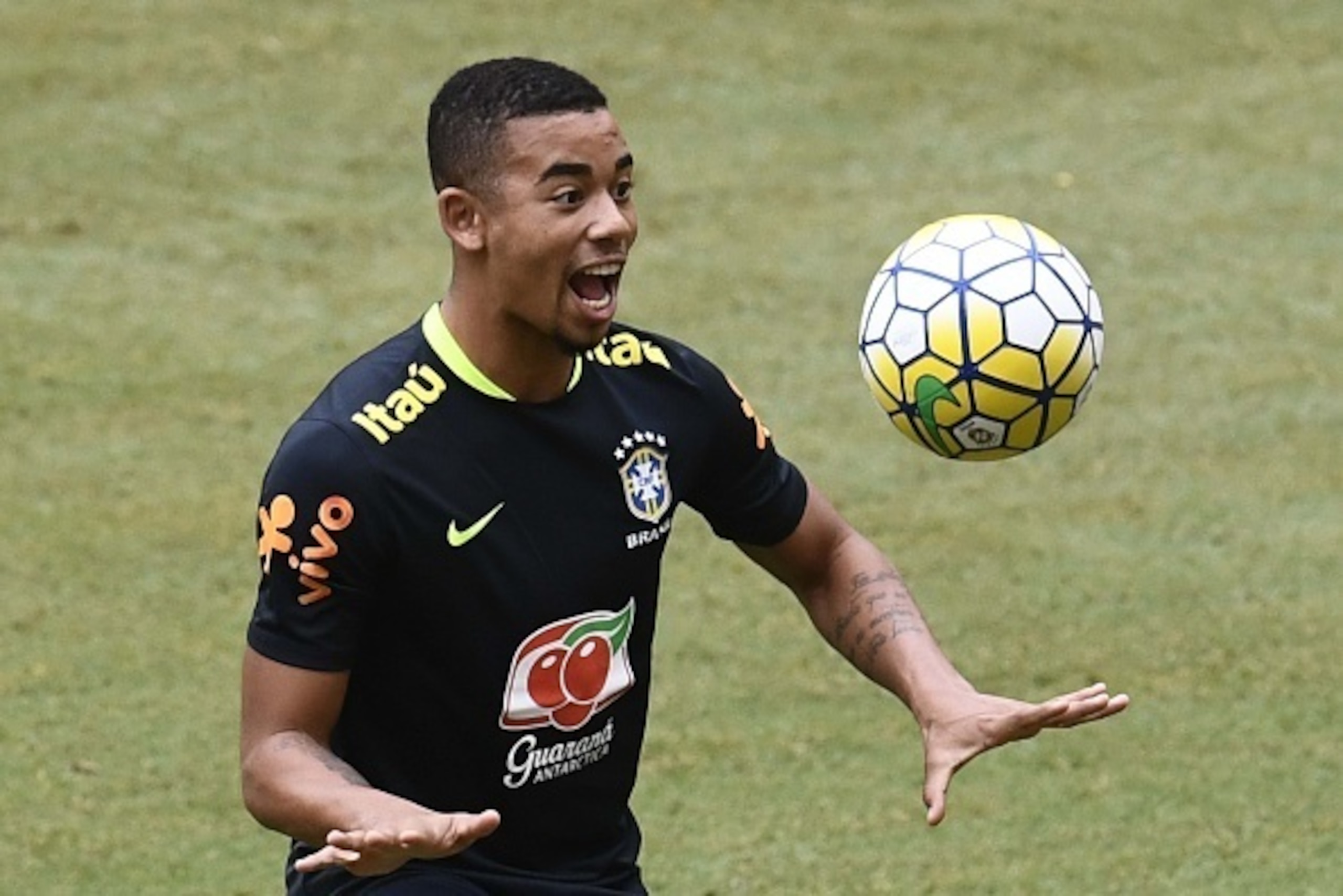 Brazil's player Gabriel Jesus takes part in a training session on September 5, 2016 at the Arena Amazonia stadium in Manaus, Brazil, on the eve of their Russia 2018 World Cup football qualifier match against Colombia. / AFP / CHRISTOPHE SIMON        (Phot