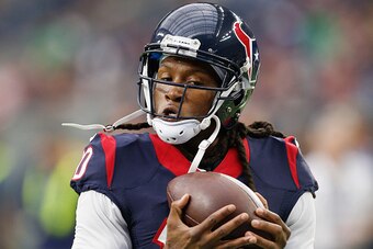 HOUSTON, TX - SEPTEMBER 18: DeAndre Hopkins #10 of the Houston Texans catches a pass in warmups before playing the Kansas City Chiefs at NRG Stadium on September 18, 2016 in Houston, Texas.  (Photo by Bob Levey/Getty Images)