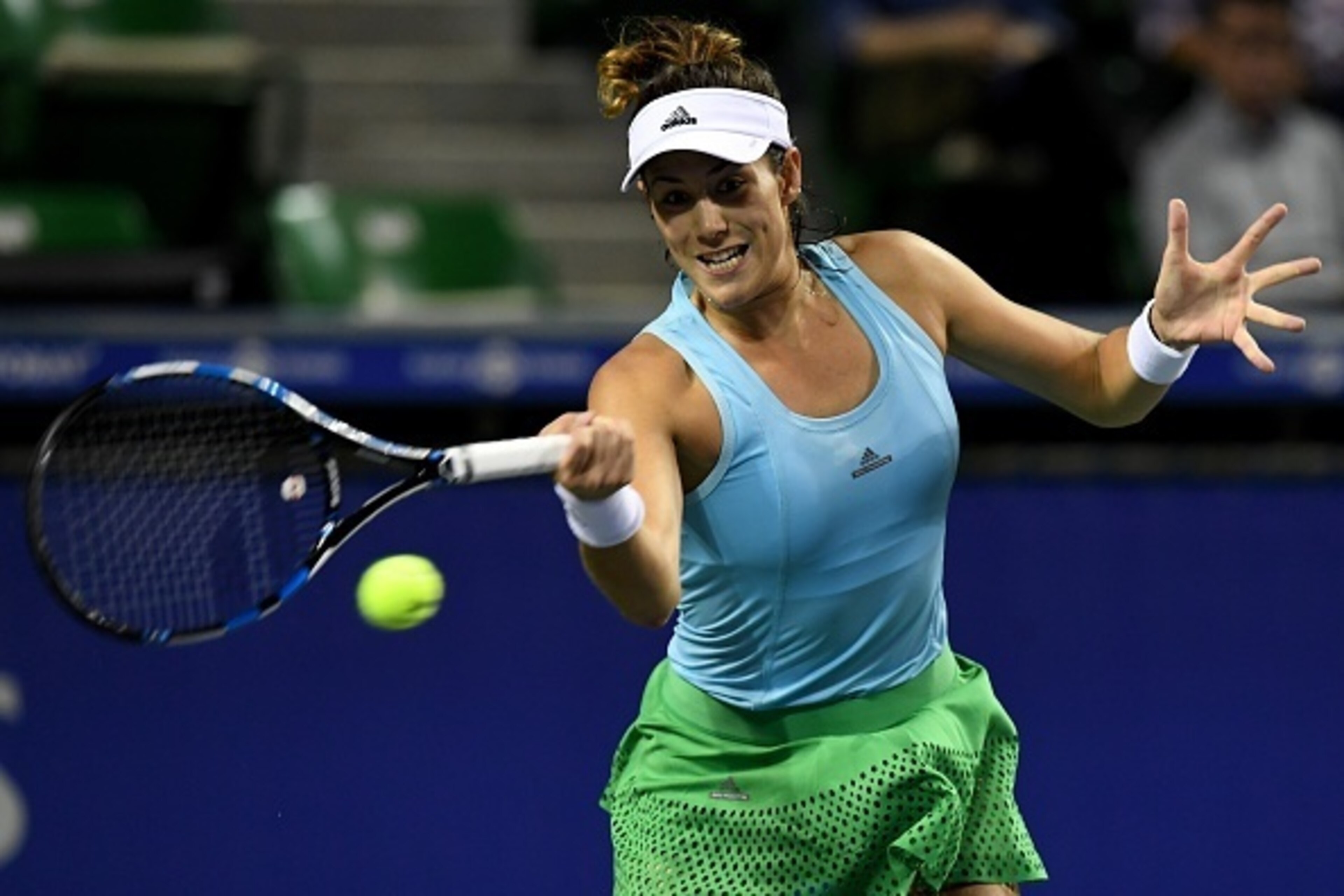 Garbine Muguruza of Spain hits a return against Elina Svitolina of Ukraine during their women's singles quarter-final match at the WTA Pan Pacific Open tennis tournament in Tokyo on September 23, 2016. / AFP / TOSHIFUMI KITAMURA        (Photo credit shoul