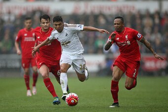 SWANSEA, WALES - MAY 01:  Jefferson Montero of Swansea City goes past Pedro Chirivella (L) and Nathaniel Clyne of Liverpool during the Barclays Premier League match between Swansea City and Liverpool at The Liberty Stadium on May 1, 2016 in Swansea, Wales