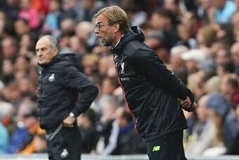 Liverpool's German manager Jurgen Klopp (R) shouts on the touchline next to Swansea City's Italian head coach Francesco Guidolin (L) during the English Premier League football match between Swansea City and Liverpool at The Liberty Stadium in Swansea, sou