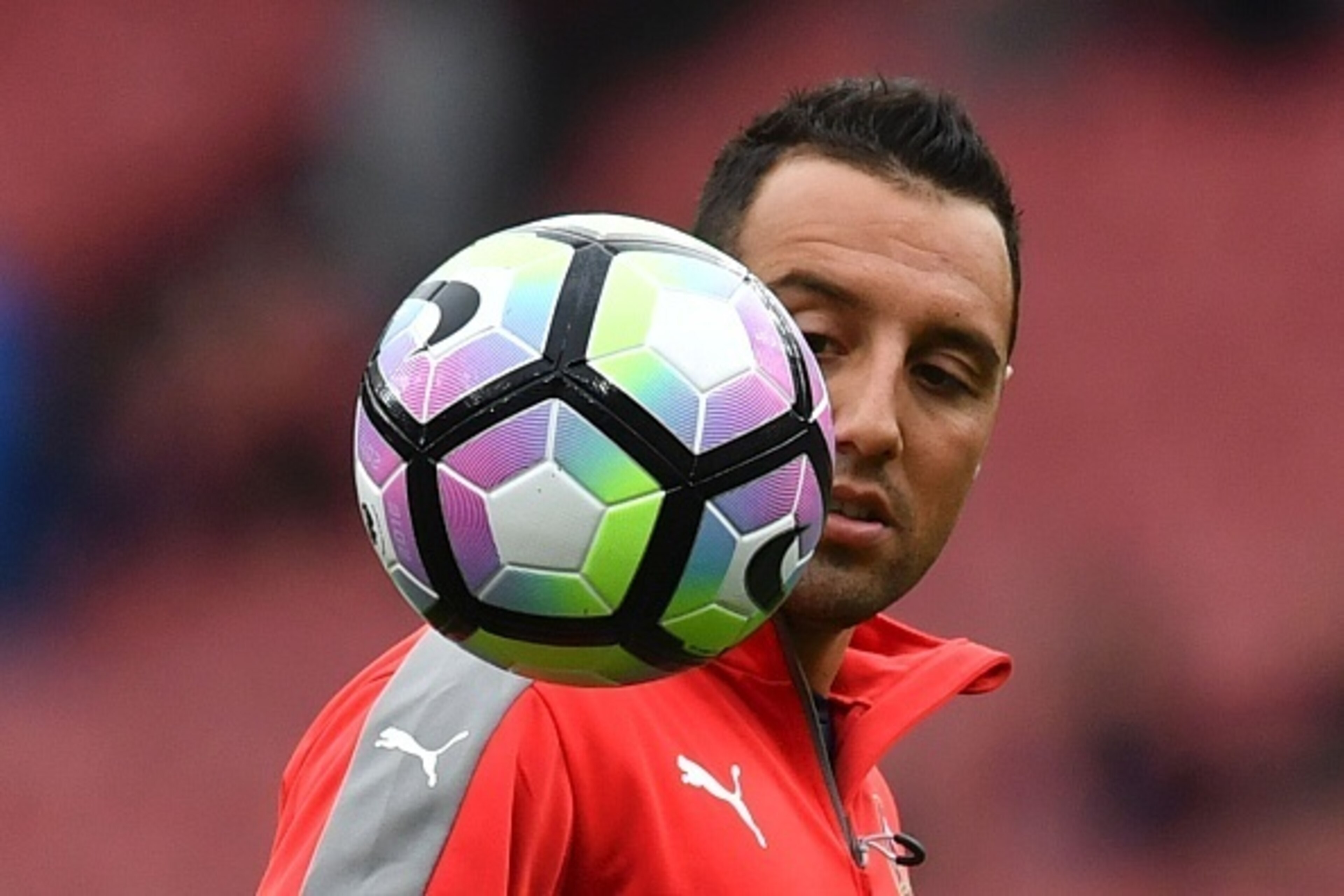 Arsenal's Spanish midfielder Santi Cazorla warms up before kick off of the English Premier League football match between Arsenal and Chelsea at the Emirates Stadium in London on September 24, 2016.  / AFP / Ben STANSALL / RESTRICTED TO EDITORIAL USE. No u