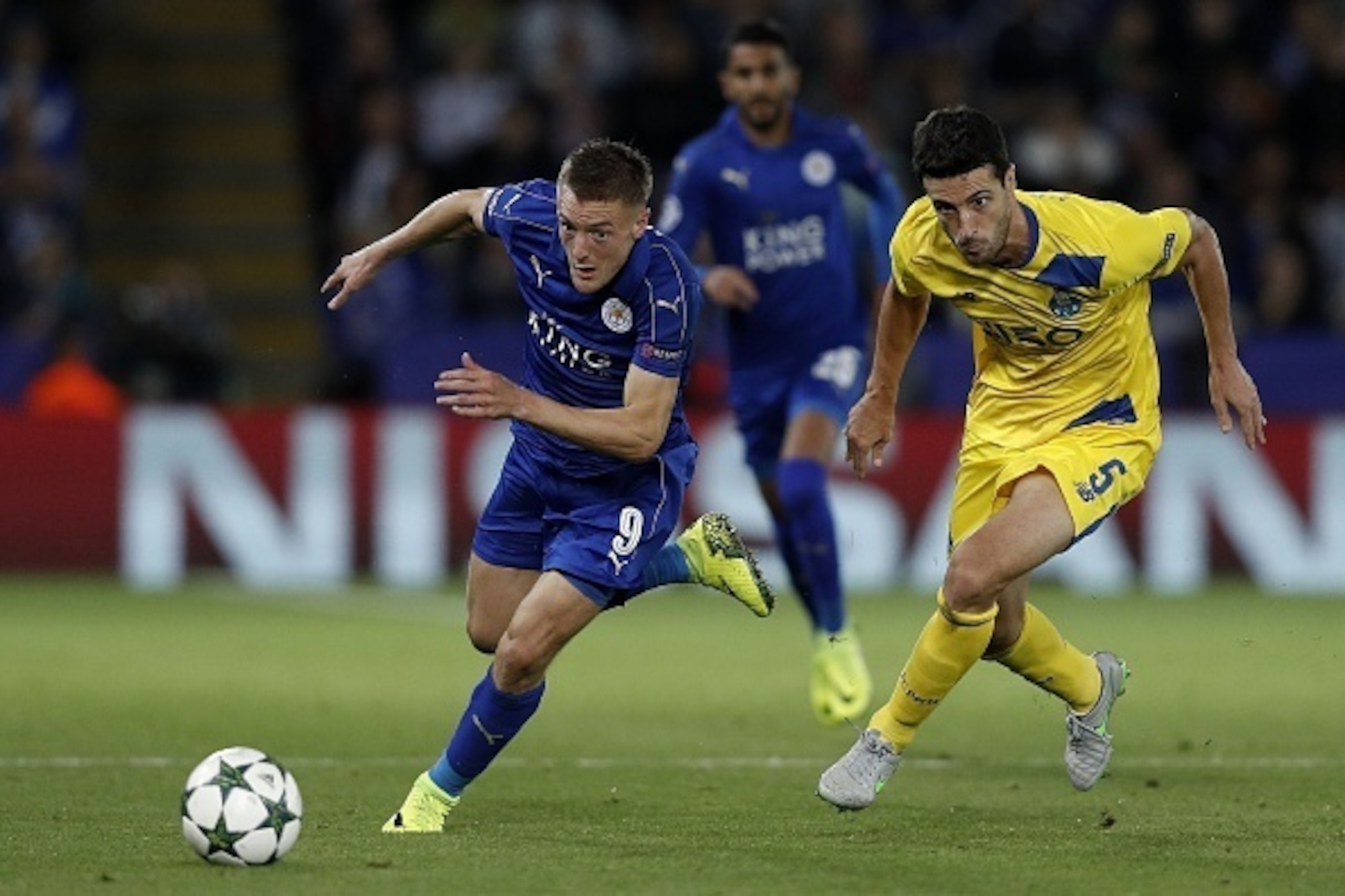 Leicester City's English striker Jamie Vardy (L) vies with Porto's Spanish defender Ivan Marcano during the UEFA Champions League group G football match between Leicester City and Porto at the King Power Stadium in Leicester, central England on Septmeber 