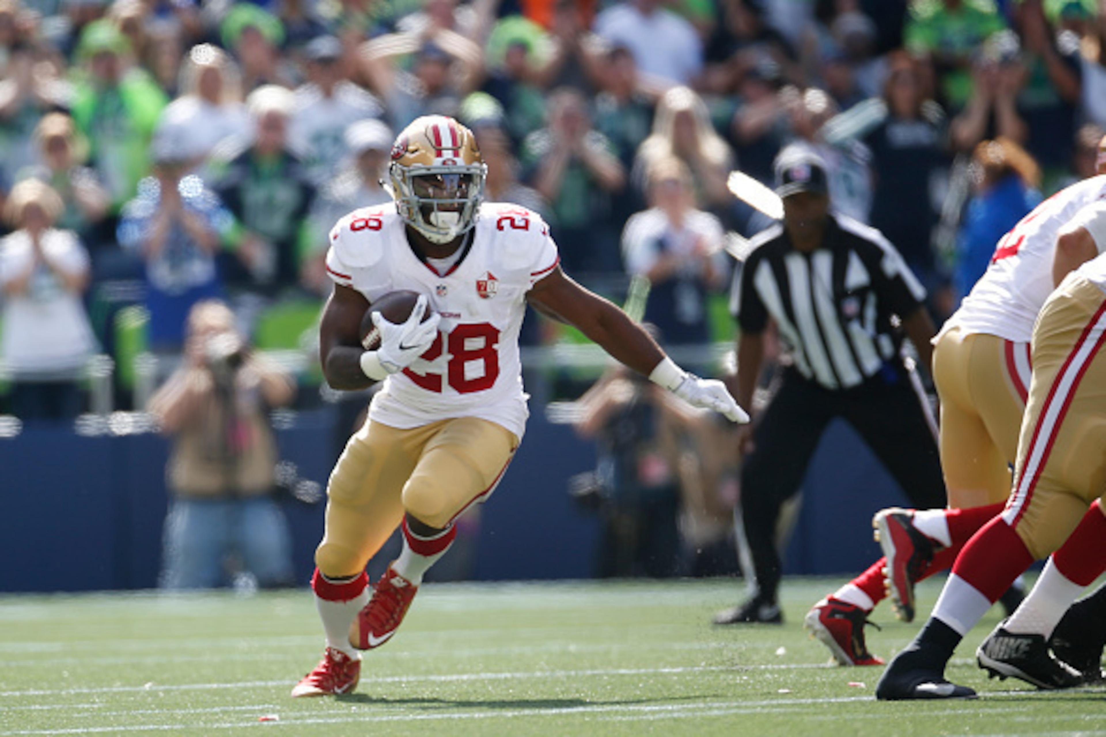 SEATTLE, WA - SEPTEMBER 25: Carlos Hyde #28 of the San Francisco 49ers rushes during the game against the Seattle Seahawks at CenturyLink Field on September 25, 2016 in Seattle, Washington. The Seahawks defeated the 49ers 38-18. (Photo by Michael Zagaris/ SEATTLE, WA - SEPTEMBER 25: Carlos Hyde #28 of the San Francisco 49ers rushes during the game against the Seattle Seahawks at CenturyLink Field on September 25, 2016 in Seattle, Washington. The Seahawks defeated the 49ers 38-18. (Photo by Michael Zagaris/