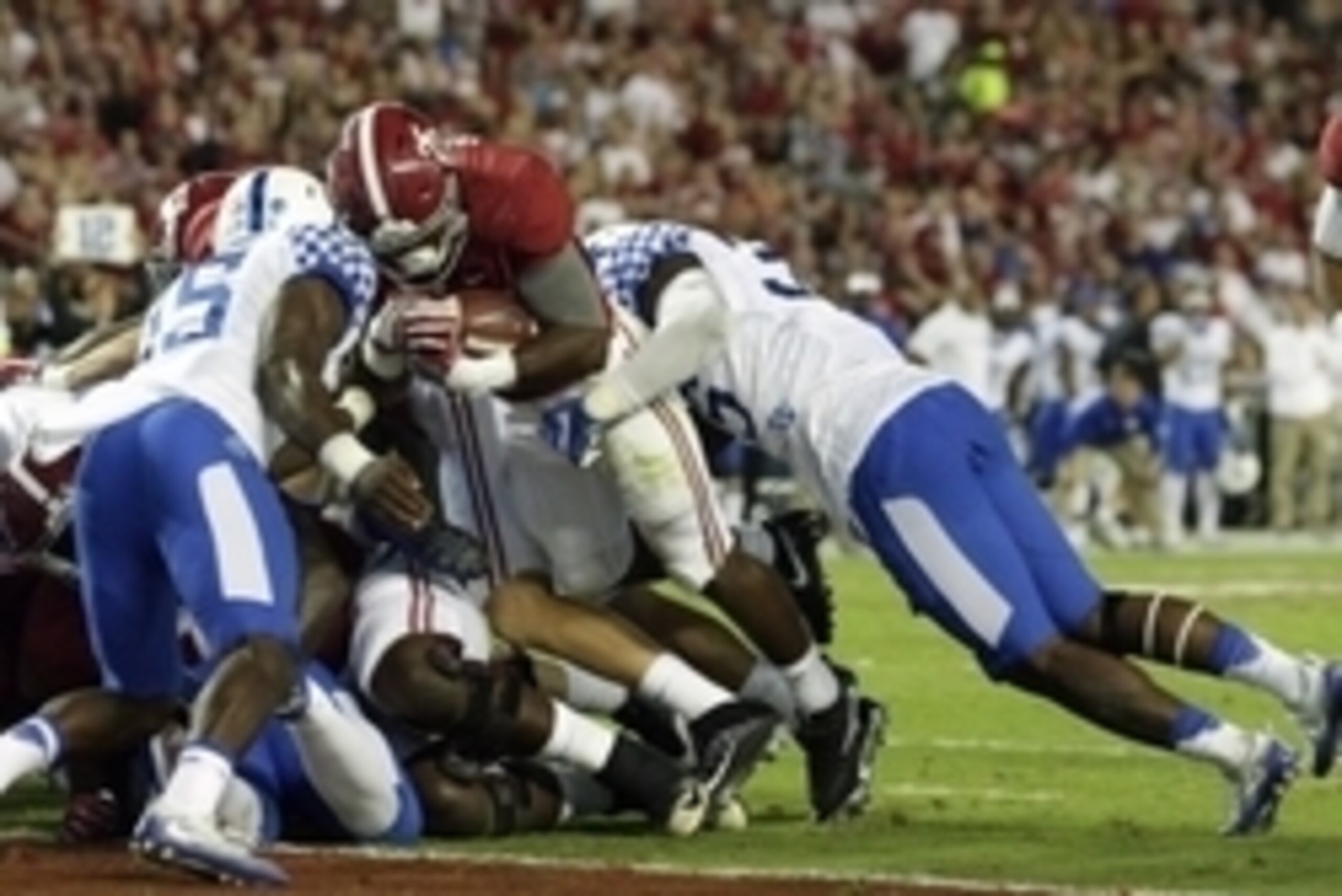 Oct 1, 2016; Tuscaloosa, AL, USA; Alabama Crimson Tide running back Joshua Jacobs (25) scores against the Kentucky Wildcats at Bryant-Denny Stadium. Mandatory Credit: Marvin Gentry-USA TODAY Sports