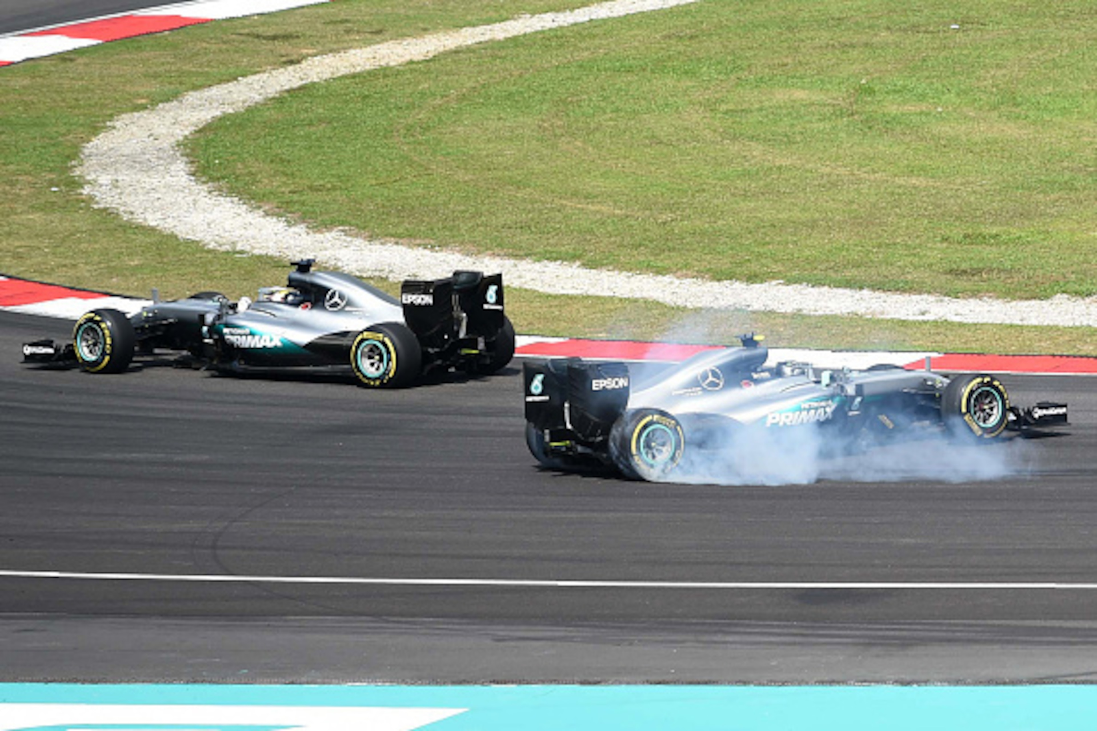 Mercedes AMG Petronas F1 Team's German driver Nico Rosberg spins (R) out of control after being clipped by Scuderia Ferrari's German driver Sebastian Vettel (not pictured) as Mercedes AMG Petronas F1 Team's British driver Lewis Hamilton (L) drives pass du Mercedes AMG Petronas F1 Team's German driver Nico Rosberg spins (R) out of control after being clipped by Scuderia Ferrari's German driver Sebastian Vettel (not pictured) as Mercedes AMG Petronas F1 Team's British driver Lewis Hamilton (L) drives pass du