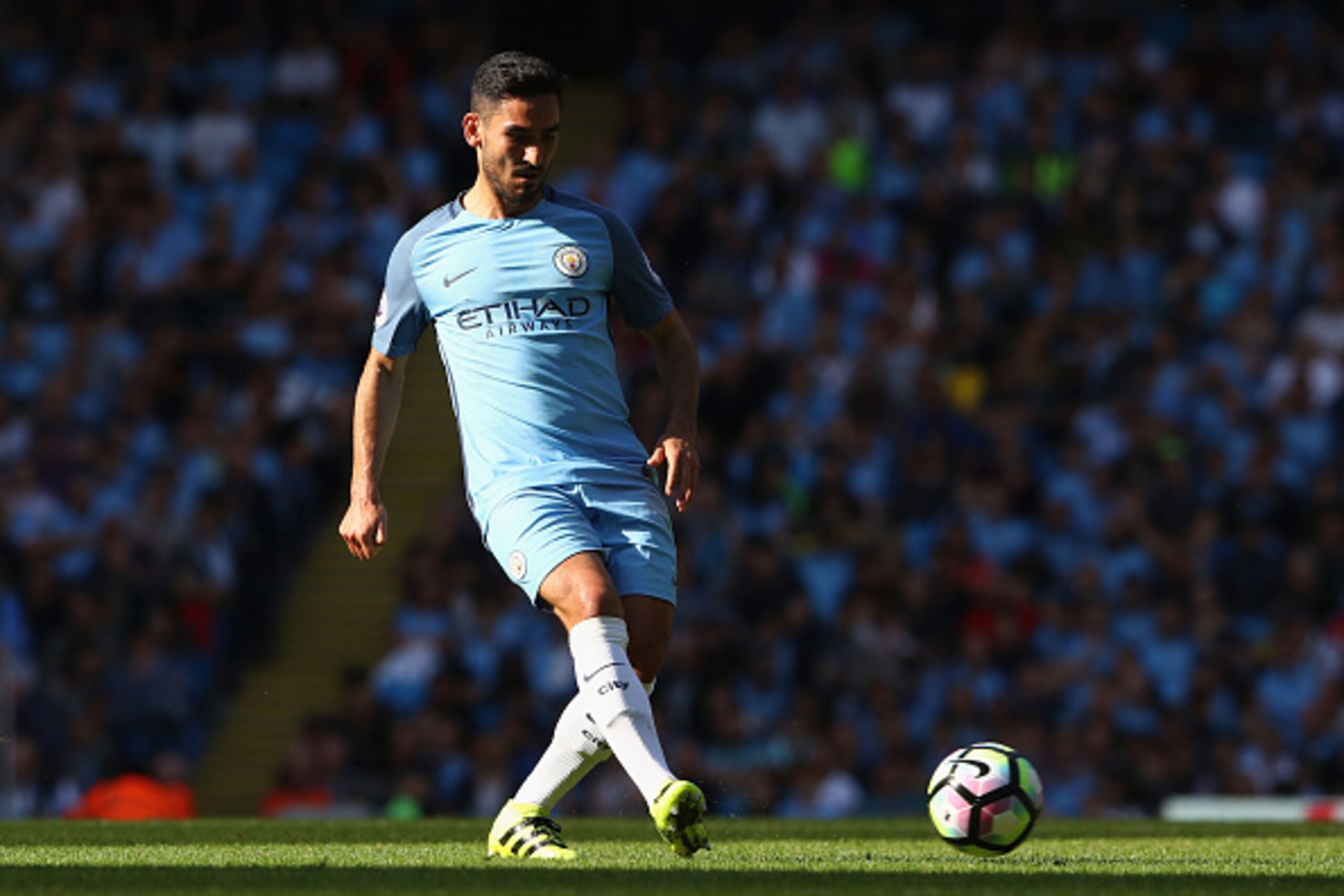 MANCHESTER, ENGLAND - SEPTEMBER 17:  Ilkay Gundogan of Manchester City during the Premier League match between Manchester City and AFC Bournemouth at Etihad Stadium on September 17, 2016 in Manchester, England.  (Photo by Michael Steele/Getty Images)
