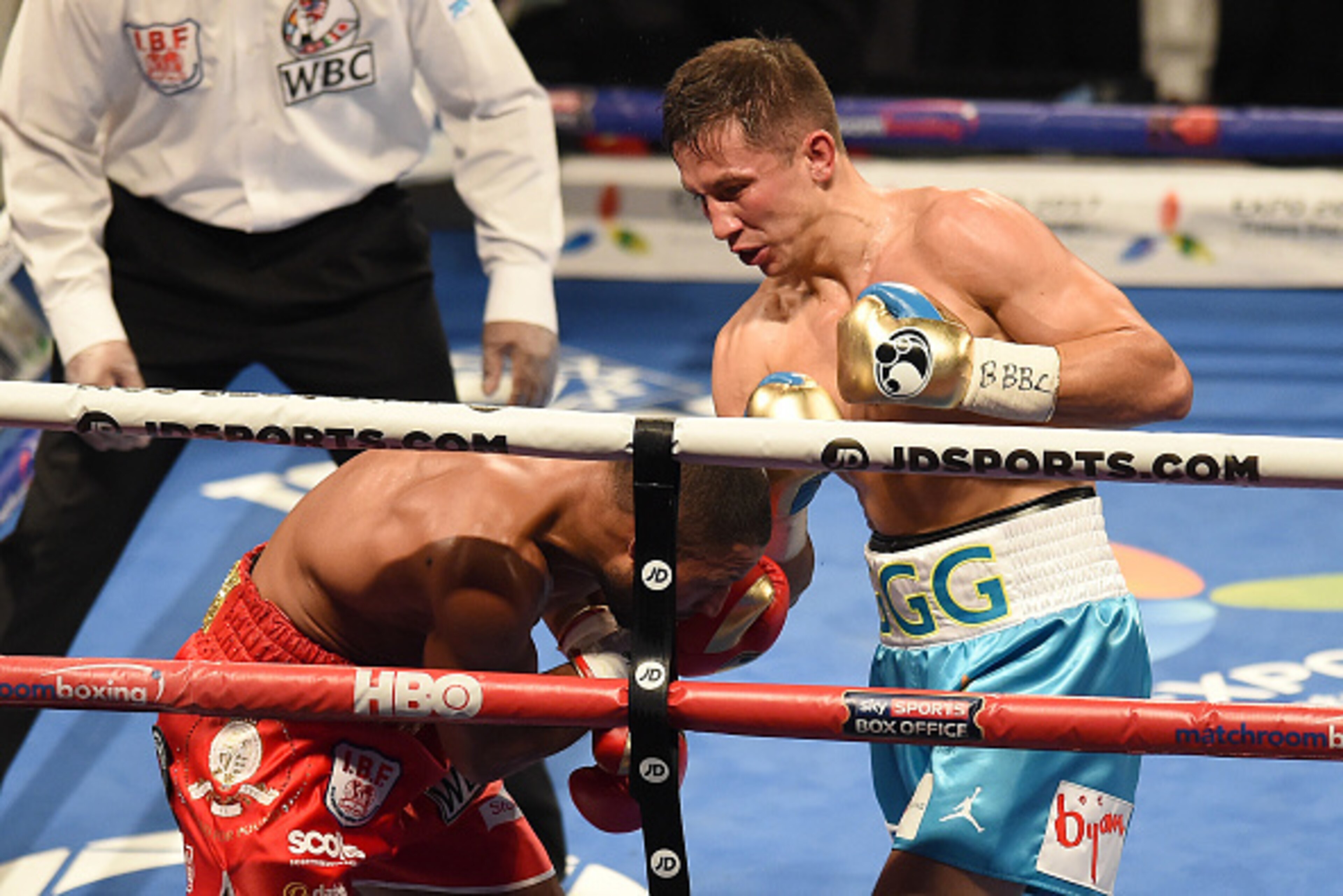 LONDON, ENGLAND - SEPTEMBER 10:  Gennady Golovkin of Kazakhstan (r) in action with Kell Brook of Great Britain during the WBC, IBF & IBO Middleweight titles fight at The O2 Arena on September 10, 2016 in London, England. (Photo by Leigh Dawney/Getty Image