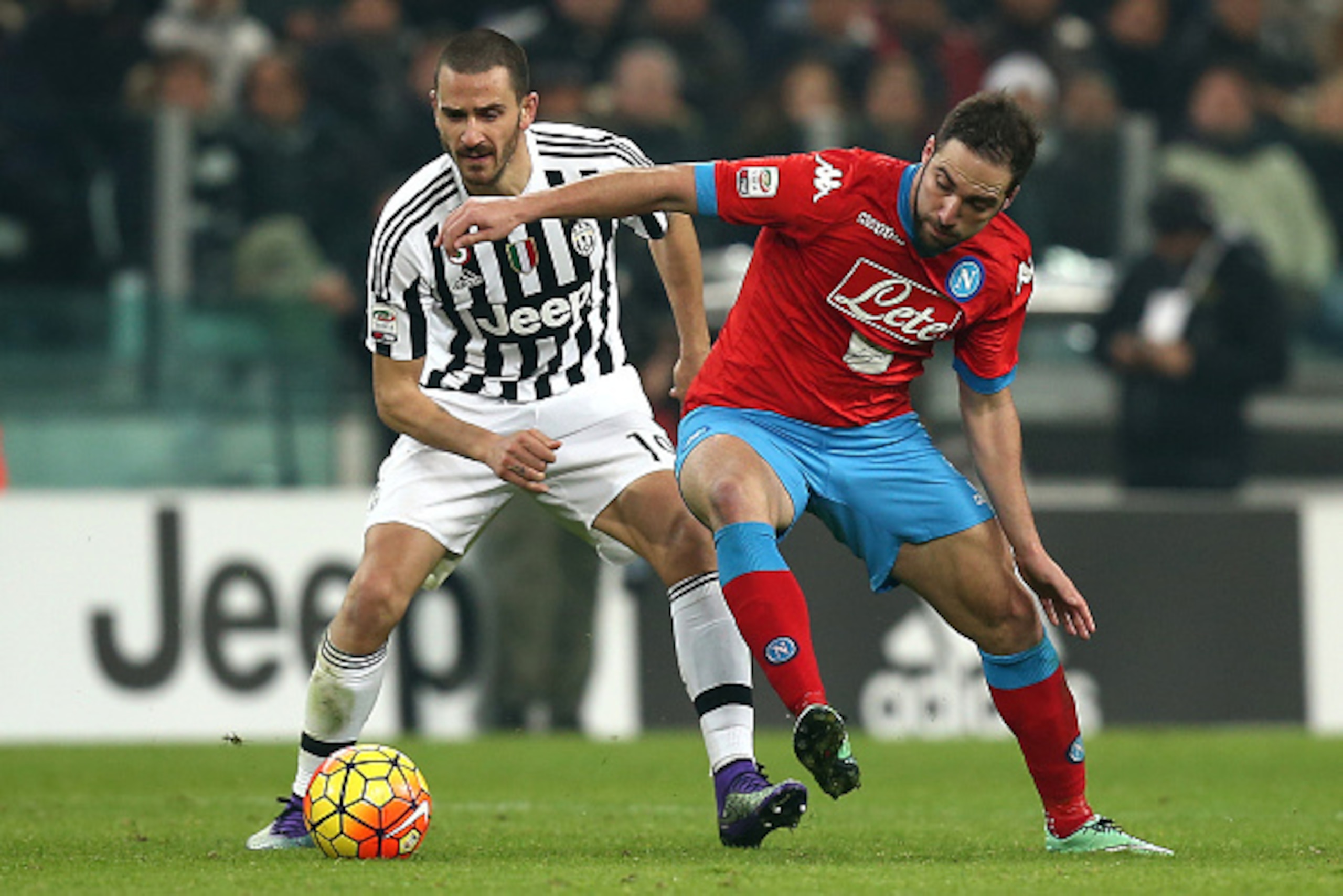 Juventus' defender Leonardo Bonucci (L) fights for the ball with Napoli's forward Gonzalo Higuain during the Italian Serie A football match Juventus vs Napoli at Juventus Stadium in Turin on February 13, 2016. / AFP / MARCO BERTORELLO        (Photo credit