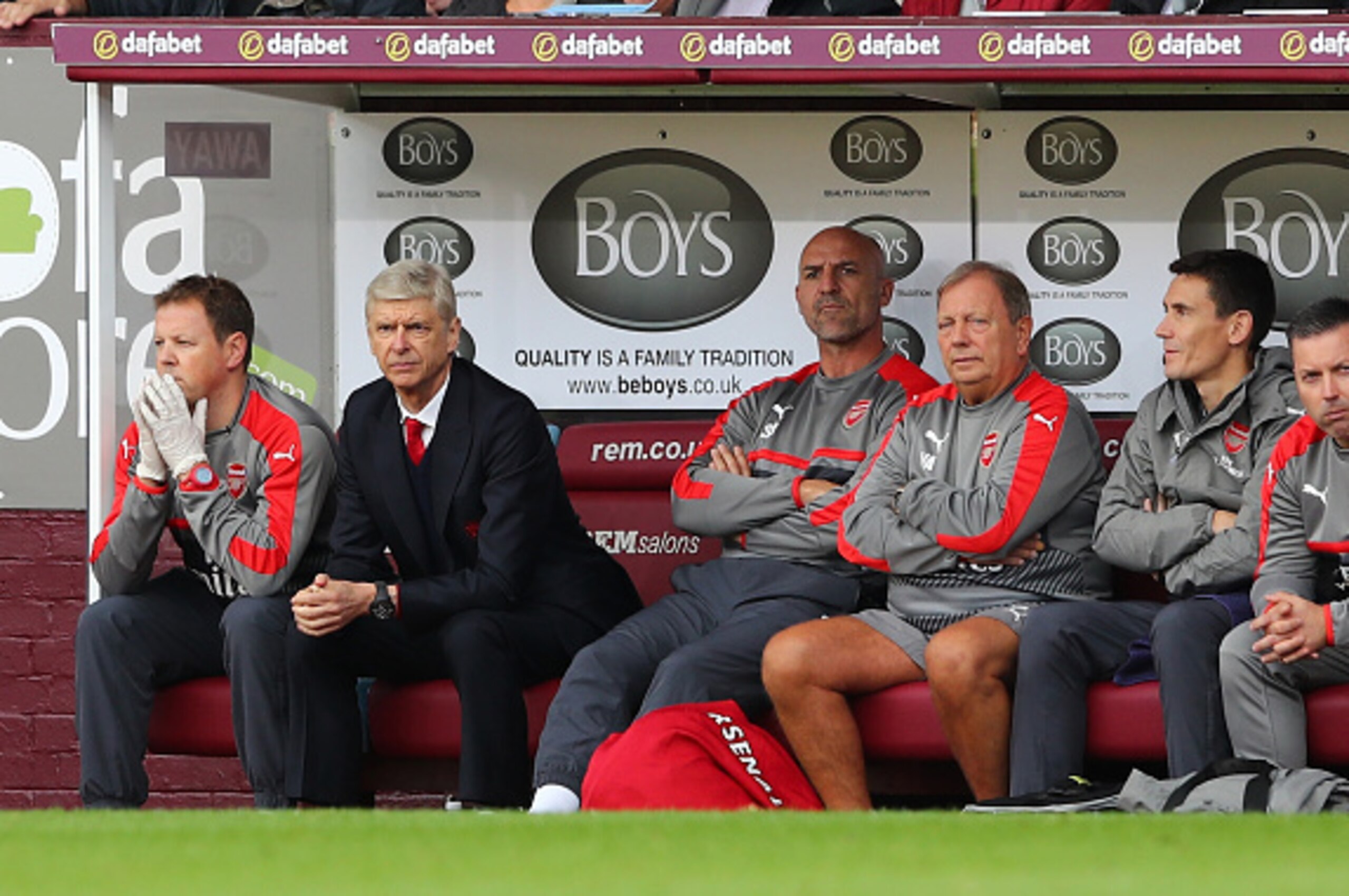 BURNLEY, ENGLAND - OCTOBER 02: The Arsenal bench, Arsene Wenger, Manager of Arsenal looks on during the Premier League match between Burnley and Arsenal at Turf Moor on October 2, 2016 in Burnley, England.  (Photo by Matthew Lewis/Getty Images)