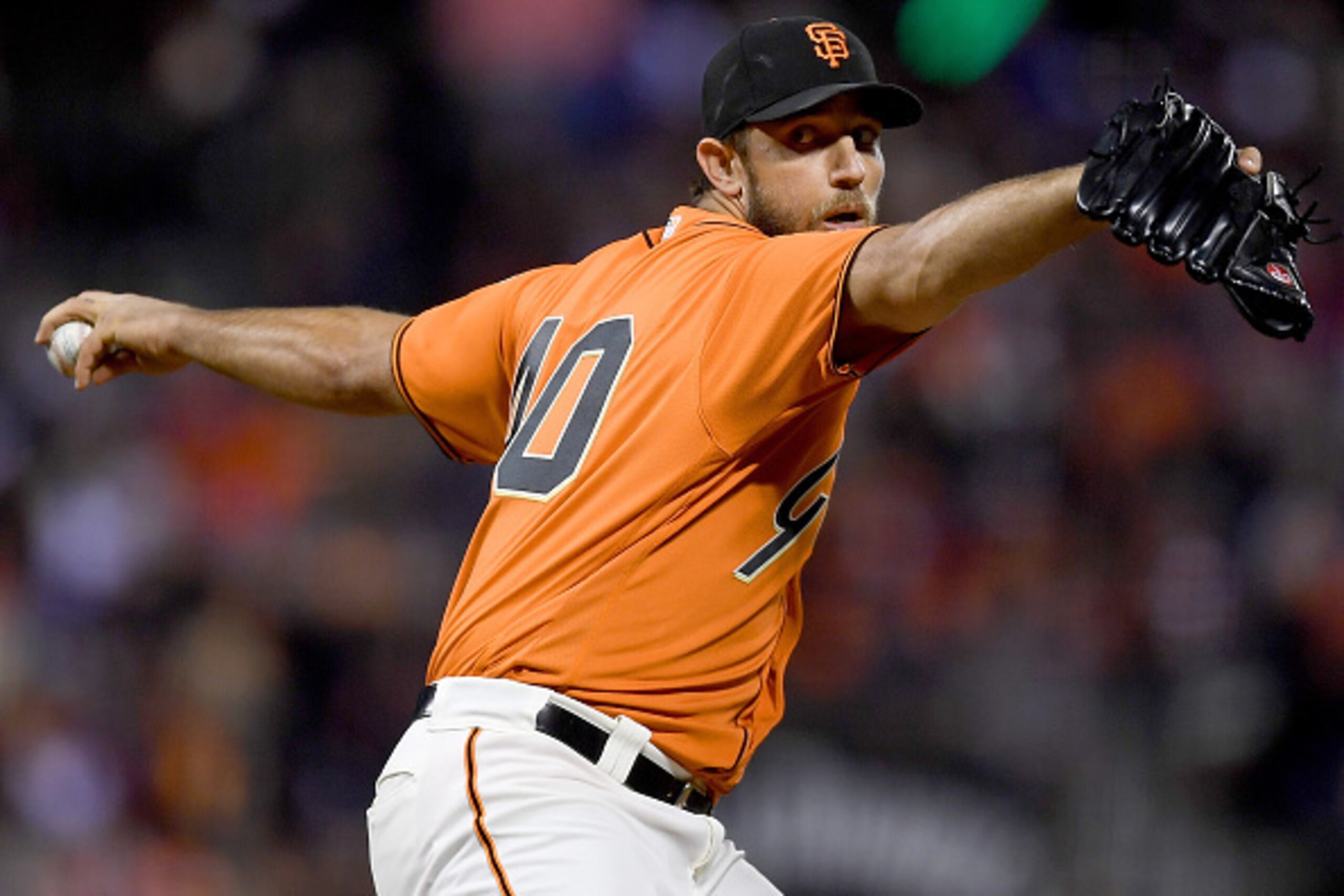SAN FRANCISCO, CA - SEPTEMBER 30: Madison Bumgarner #40 of the San Francisco Giants pitches against the Los Angeles Dodgers in the top of the first inning at AT&T Park on September 30, 2016 in San Francisco, California. (Photo by Thearon W. Henderson/Gett