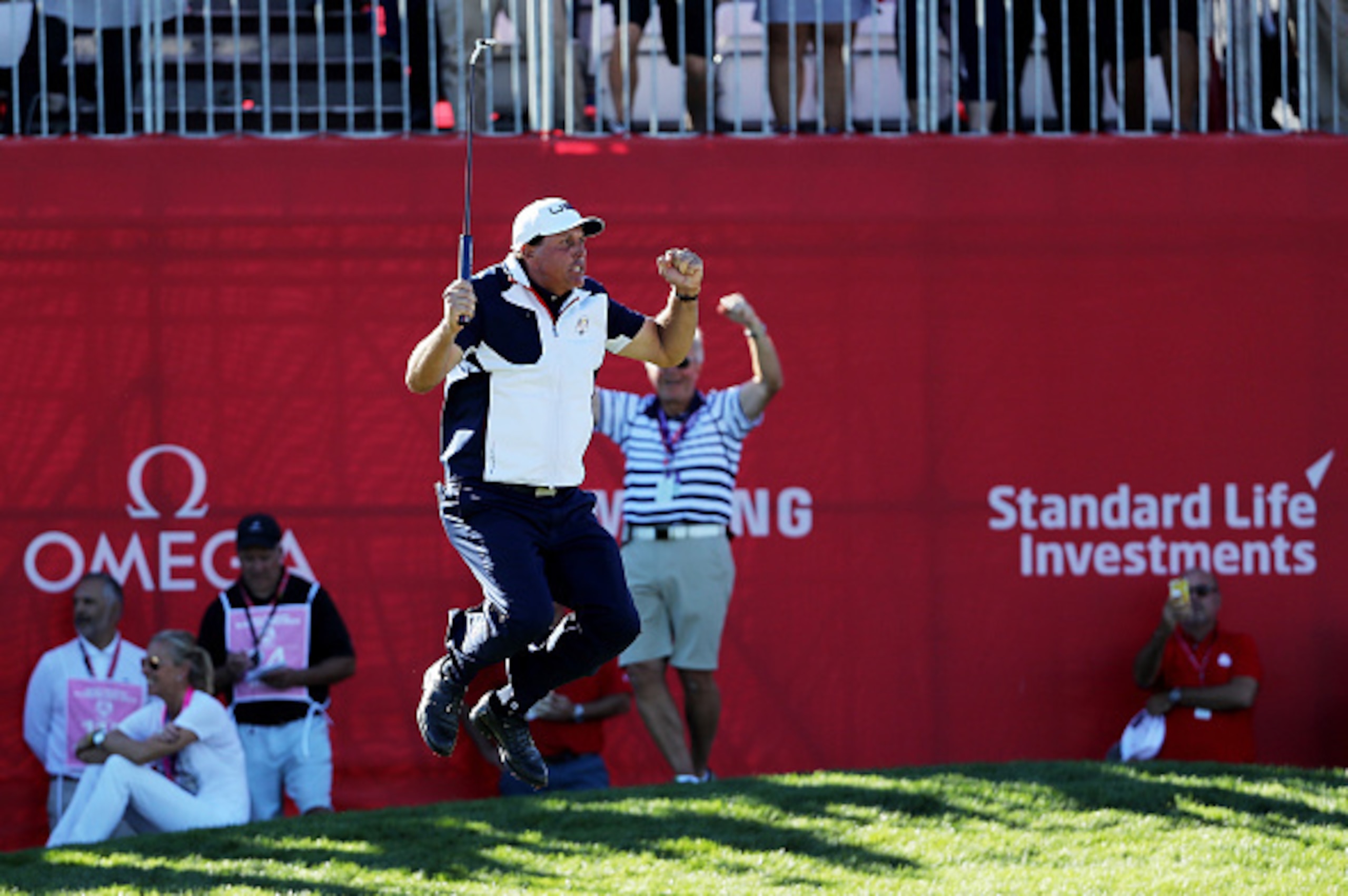 CHASKA, MN - OCTOBER 02:  Phil Mickelson of the United States reacts after a putt on the 18th green during singles matches of the 2016 Ryder Cup at Hazeltine National Golf Club on October 2, 2016 in Chaska, Minnesota.  (Photo by David Cannon/Getty Images)