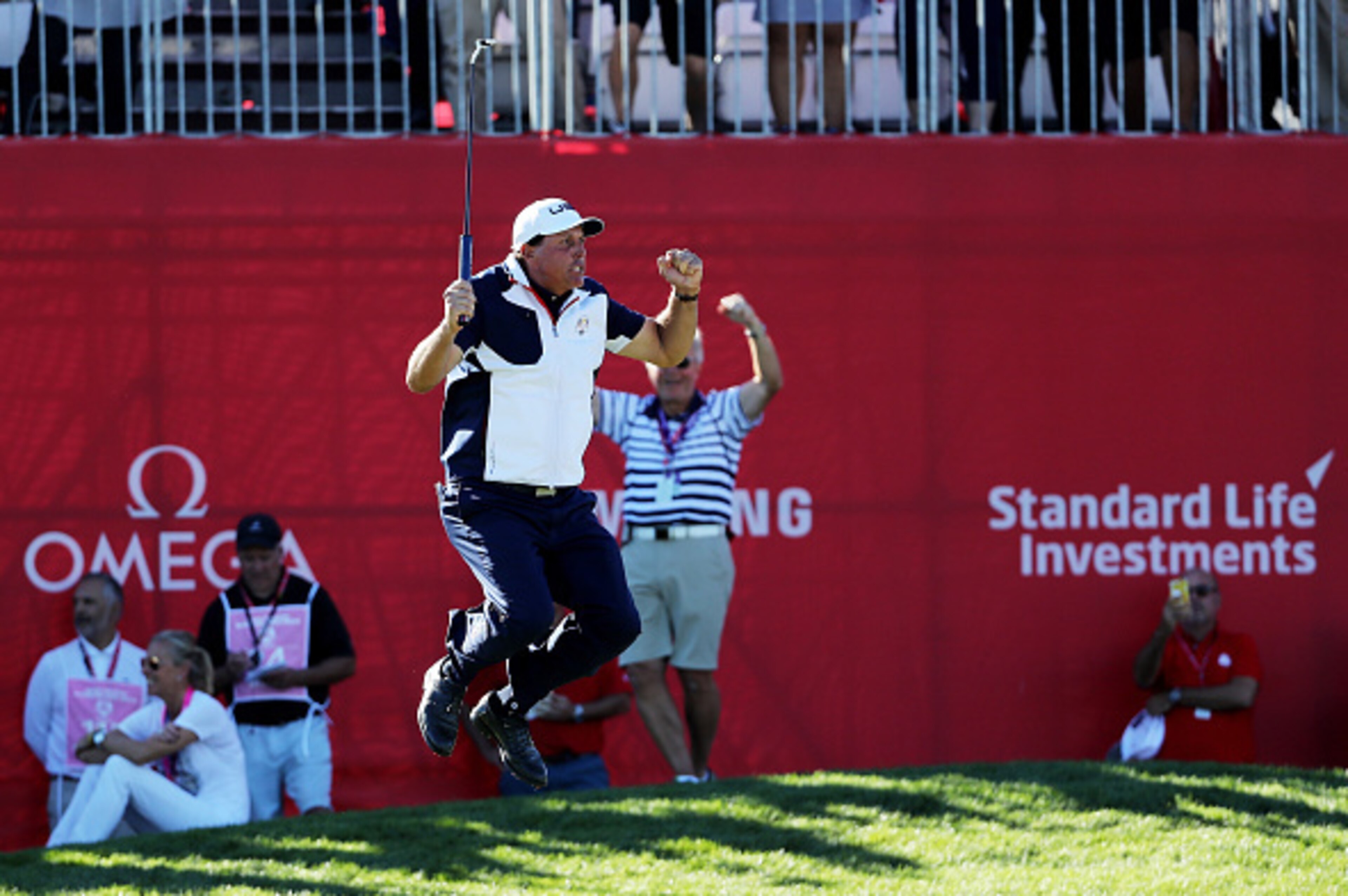 CHASKA, MN - OCTOBER 02:  Phil Mickelson of the United States reacts after a putt on the 18th green during singles matches of the 2016 Ryder Cup at Hazeltine National Golf Club on October 2, 2016 in Chaska, Minnesota.  (Photo by David Cannon/Getty Images)