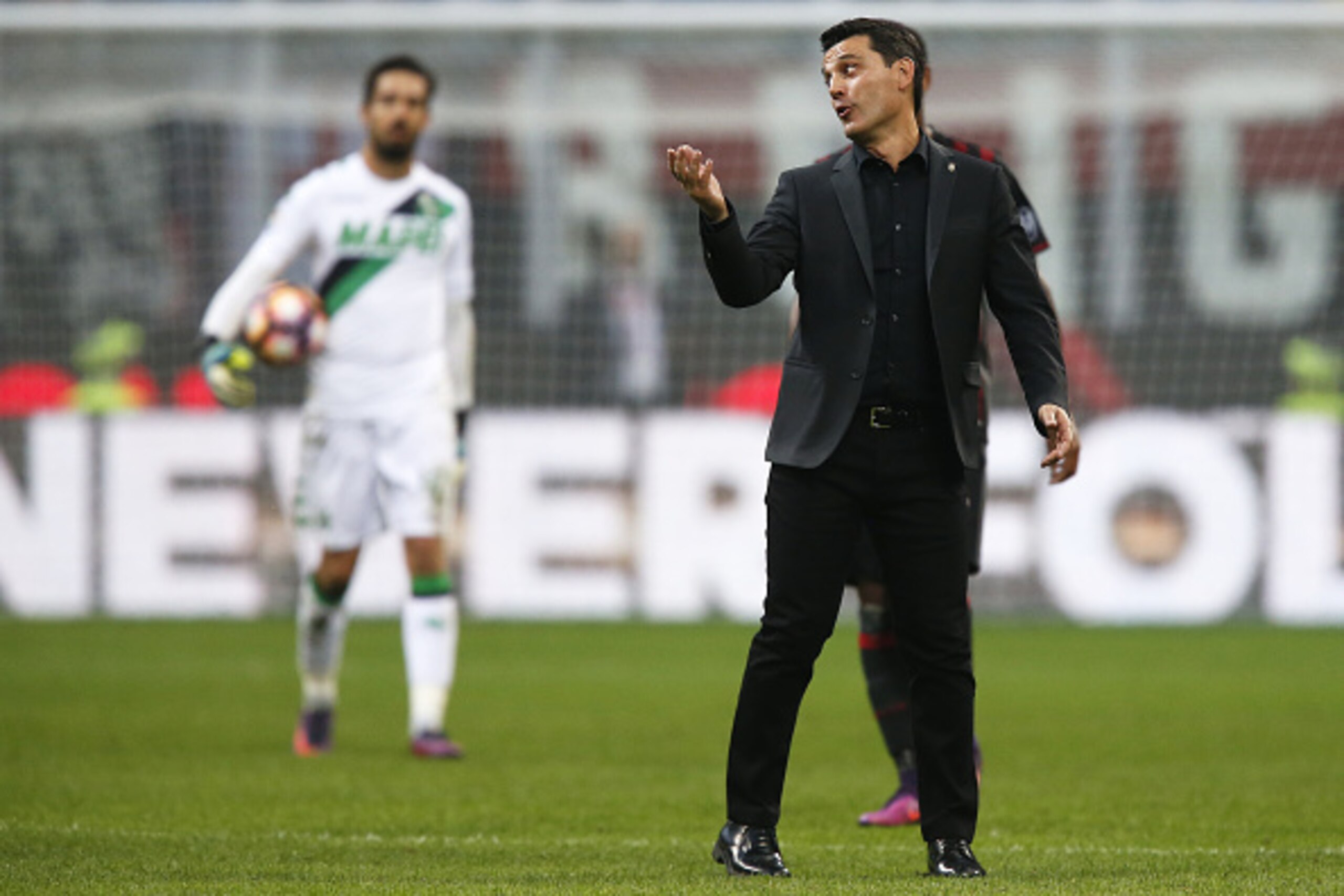 AC Milan's coach Vincenzo Montella reacts after a red card during the Italian Serie A football match AC Milan vs Sassuolo on October 2, 2016 at the San Siro stadium in Milan.  / AFP / MARCO BERTORELLO        (Photo credit should read MARCO BERTORELLO/AFP/