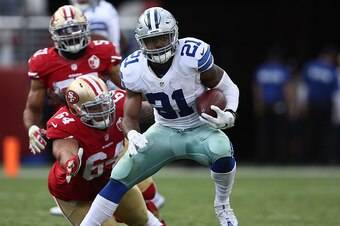 SANTA CLARA, CA - OCTOBER 02:   Ezekiel Elliott #21 of the Dallas Cowboys rushes the ball against the San Francisco 49ers at Levi's Stadium on October 2, 2016 in Santa Clara, California. (Photo by Ezra Shaw/Getty Images)