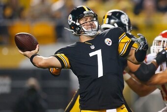 PITTSBURGH, PA - OCTOBER 02:  Ben Roethlisberger #7 of the Pittsburgh Steelers drops back to pass in the first quarter during the game against the Kansas City Chiefs at Heinz Field on October 2, 2016 in Pittsburgh, Pennsylvania. (Photo by Justin K. Aller/