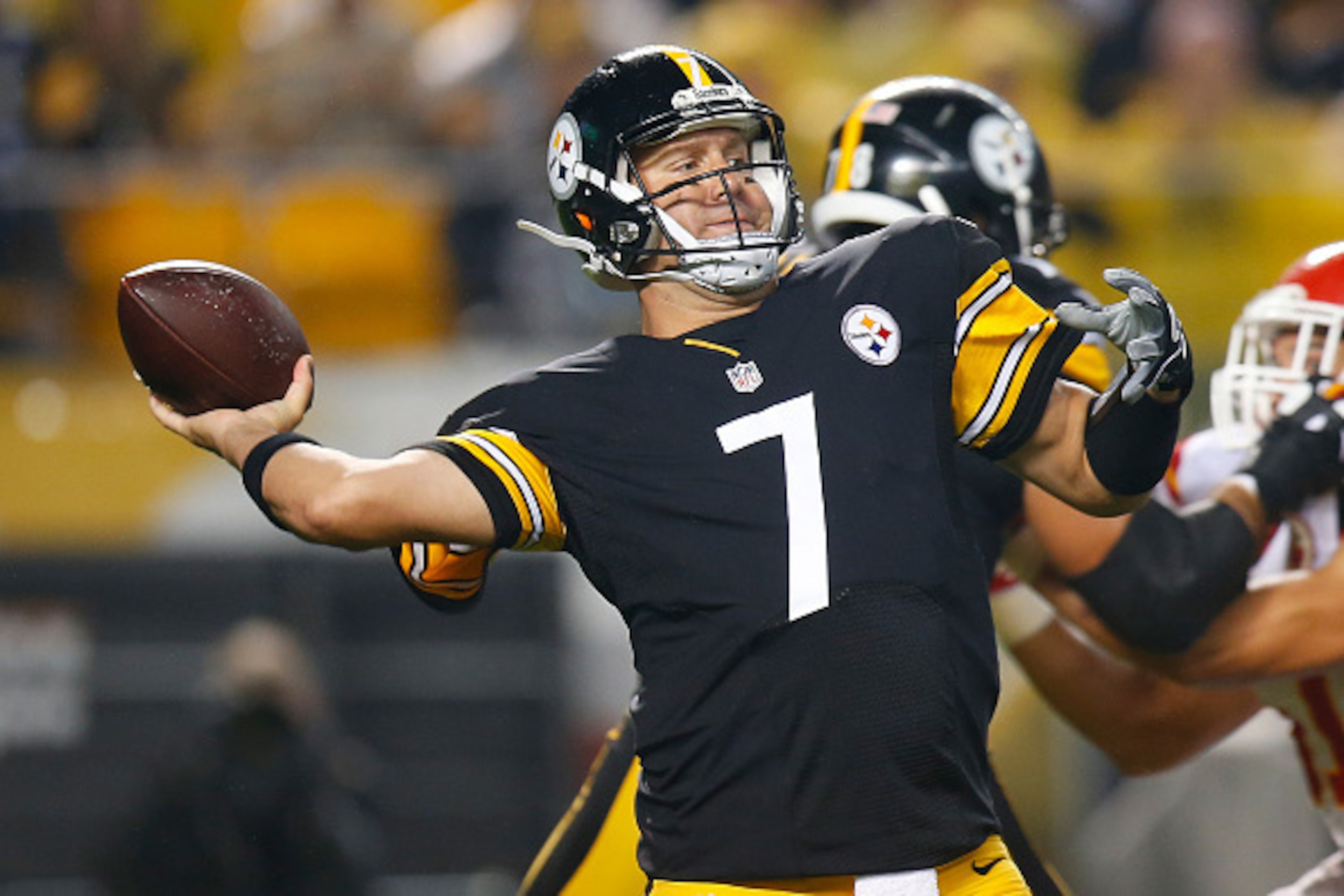PITTSBURGH, PA - OCTOBER 02:  Ben Roethlisberger #7 of the Pittsburgh Steelers drops back to pass in the first quarter during the game against the Kansas City Chiefs at Heinz Field on October 2, 2016 in Pittsburgh, Pennsylvania. (Photo by Justin K. Aller/