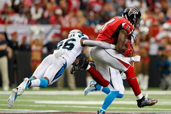 ATLANTA, GA - OCTOBER 02:  Julio Jones #11 of the Atlanta Falcons pulls in this reception in between Daryl Worley #26 and Tre Boston #33 of the Carolina Panthers at Georgia Dome on October 2, 2016 in Atlanta, Georgia.  (Photo by Kevin C. Cox/Getty Images)