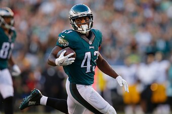 PHILADELPHIA, PA - SEPTEMBER 25:  Darren Sproles #43 of the Philadelphia Eagles runs to score a 73-yard touchdown in the third quarter against the Pittsburgh Steelers at Lincoln Financial Field on September 25, 2016 in Philadelphia, Pennsylvania.  (Photo 