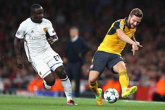 LONDON, ENGLAND - SEPTEMBER 28:  Shkodran Mustafi of Arsenal battles for the ball with Seydou Doumbia of Basel during the UEFA Champions League group A match between Arsenal FC and FC Basel 1893 at the Emirates Stadium on September 28, 2016 in London, Eng