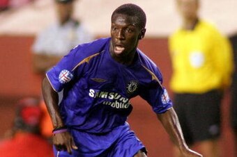 LANDOVER, MD - JULY 28:  Shaun Wright-Phillips #24 of Chelsea FC controls the ball against DC United during their World Series of Football match on July 28, 2005 at FedEx Field in Landover, Maryland. Chelsea FC defeated DC United 2-1.  (Photo by Jim McIsa