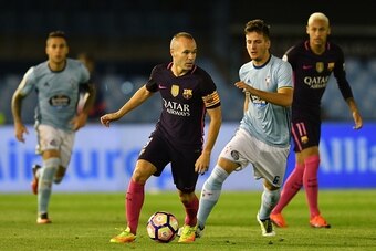 VIGO, SPAIN - OCTOBER 02:  Radoja of RC Celta de Vigo competes for the ball with Andrés Iniesta of FC Barcelona during the La Liga match between Real Club Celta de Vigo and Futbol Club Barcelona at the Balaidos stadium on October 02, 2016 in Vigo, Spain. 