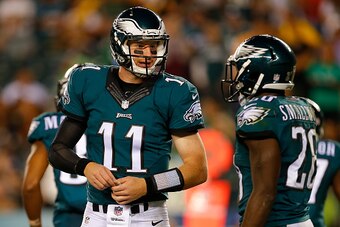 PHILADELPHIA, PA - SEPTEMBER 25: Quarterback Carson Wentz #11 of the Philadelphia Eagles talks with Wendell Smallwood #28 during the second half against the Pittsburgh Steelers in a game at Lincoln Financial Field on September 25, 2016 in Philadelphia, Pe