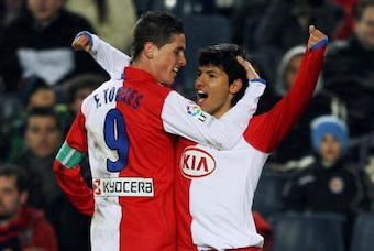 Barcelona, SPAIN:  Atletico de Madrid's Kun Aguero (R) and Fernando Torres celebrate a goal against FC Barcelona during their Spanish League football match at Camp Nou stadium in Barcelona, 21 December 2006. AFP PHOTO/LLUIS GENE  (Photo credit should read