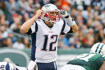 EAST RUTHERFORD, NJ - DECEMBER 27:  (NEW YORK DAILIES OUT)     Tom Brady #12 of the New England Patriots in action against the New York Jets on December 27, 2015 at MetLife Stadium in East Rutherford, New Jersey. The Jets defeated the Patriots 26-20 in ov