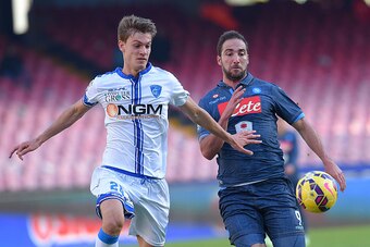 NAPLES, ITALY - DECEMBER 07:  Daniele Rugani of Empoli and Gonzalo Higuain of Napoli in action during the Serie A match between SSC Napoli and Empoli FC at Stadio San Paolo on December 7, 2014 in Naples, Italy.  (Photo by Giuseppe Bellini/Getty Images)
