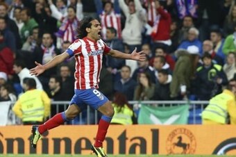 Falcao celebrates winning the 2013 Copa del Rey.