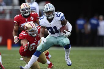 SANTA CLARA, CA - OCTOBER 02:   Ezekiel Elliott #21 of the Dallas Cowboys rushes the ball against the San Francisco 49ers at Levi's Stadium on October 2, 2016 in Santa Clara, California. (Photo by Ezra Shaw/Getty Images)