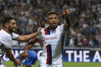 Lyon's French midfielder Corentin Tolisso celebrates after scoring during the Champions League Group H football match between Olympique Lyonnais and Dinamo Zagreb at the Parc Olympique Lyonnais in Decines-Charpieu on September 14, 2016.  / AFP / JEAN-PHIL