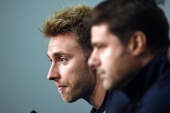 Tottenham Hotspur's Christian Eriksen (L) and manager Mauricio Pochettino (R) attend a press conference prior to a football training session at AAMI Park in Melbourne on July 28, 2016. / AFP / SAEED KHAN / IMAGE RESTRICTED TO EDITORIAL USE - STRICTLY NO C