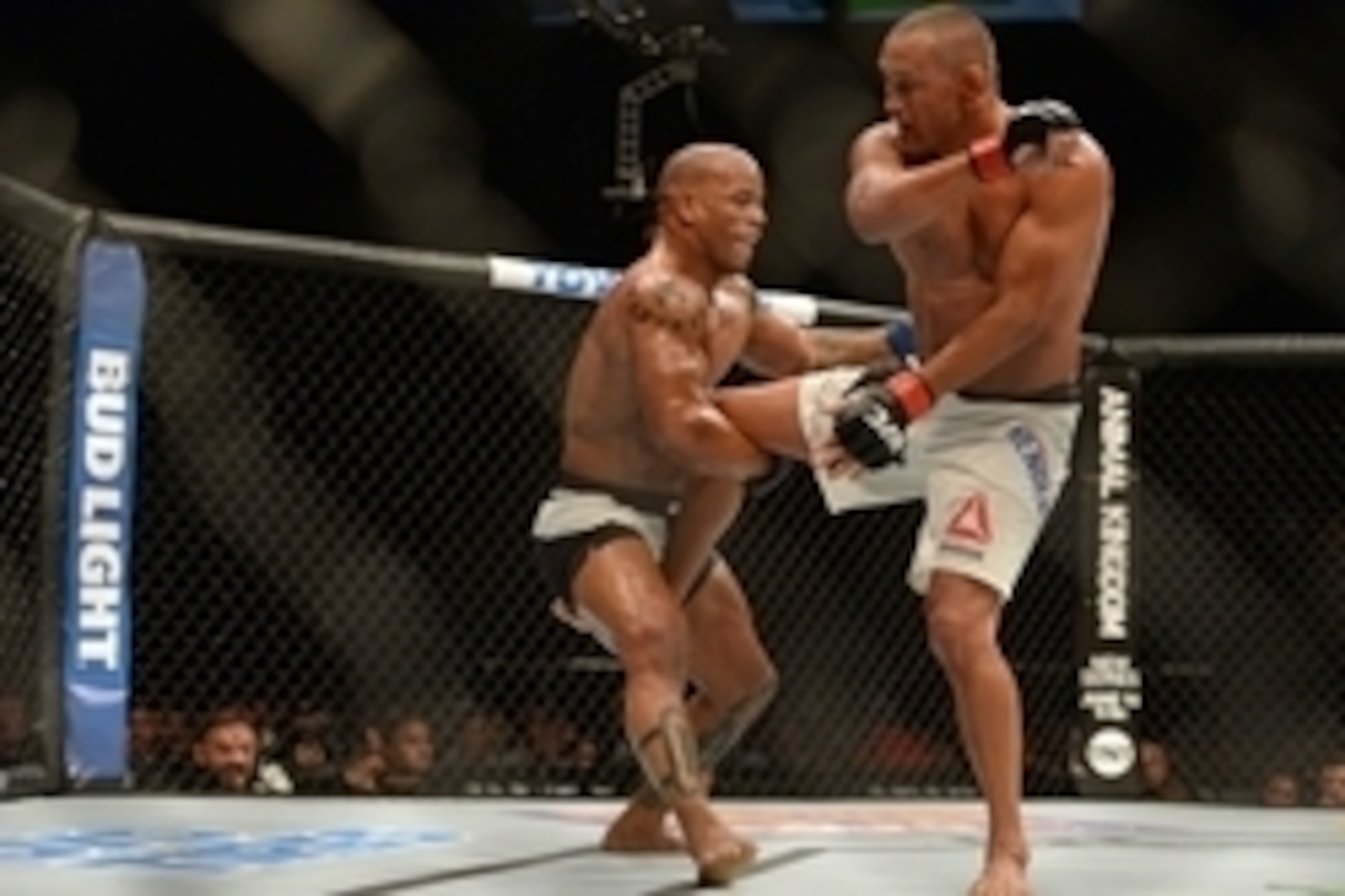 Jun 4, 2016; Los Angeles, CA, USA; Hector Lombard (blue) fights Dan Henderson (red) during UFC 199 at The Forum. Mandatory Credit: Jake Roth-USA TODAY Sports