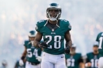 Sep 25, 2016; Philadelphia, PA, USA; Philadelphia Eagles running back Wendell Smallwood (28) takes the field for action against the Pittsburgh Steelers at Lincoln Financial Field. The Philadelphia Eagles won 34-3. Mandatory Credit: Bill Streicher-USA TODA