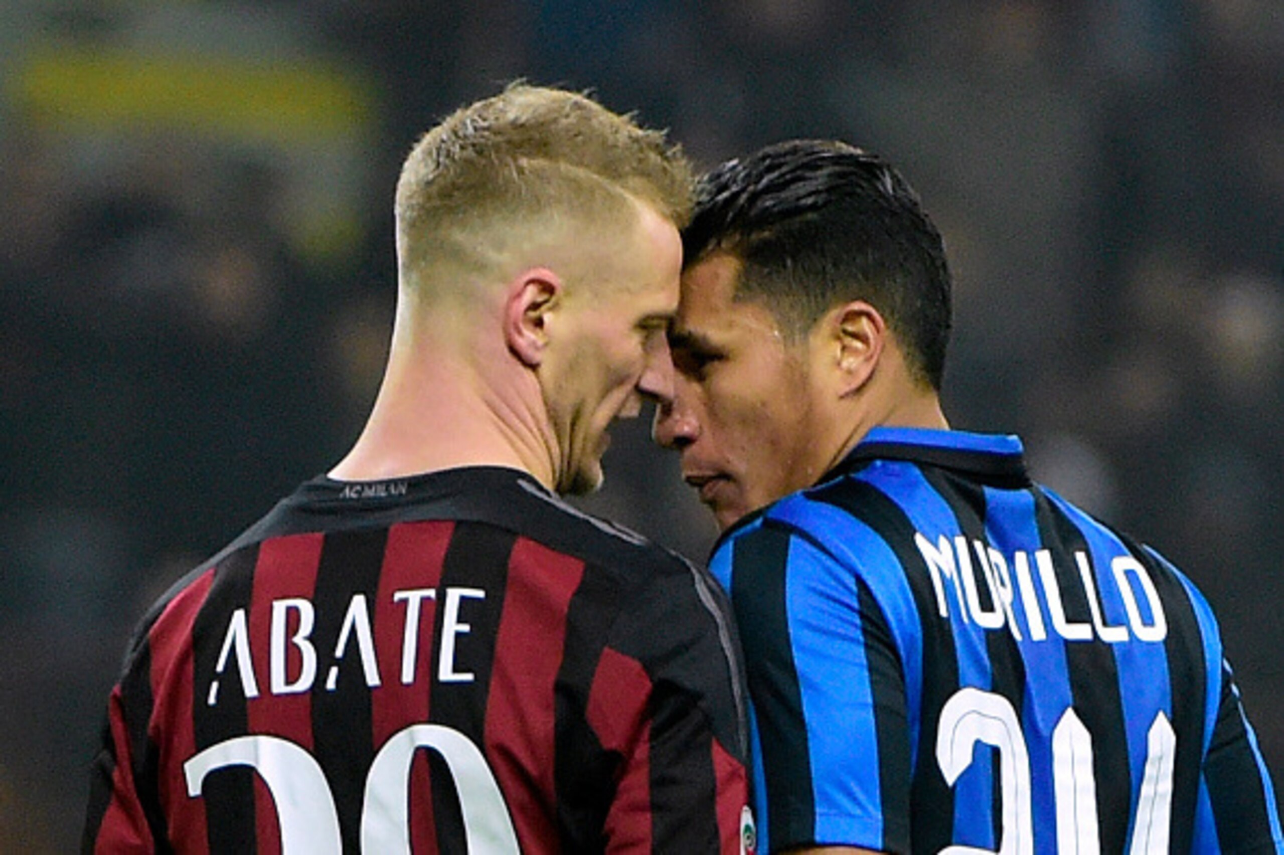 AC Milan's Italian defender Ignazio Abate (L) argues with Inter Milan's Colombian defender Jeison Murillo during the Italian Serie A football match between AC Milan and Inter Milan at San Siro Stadium in Milan on January 31, 2016. / AFP / OLIVIER MORIN   