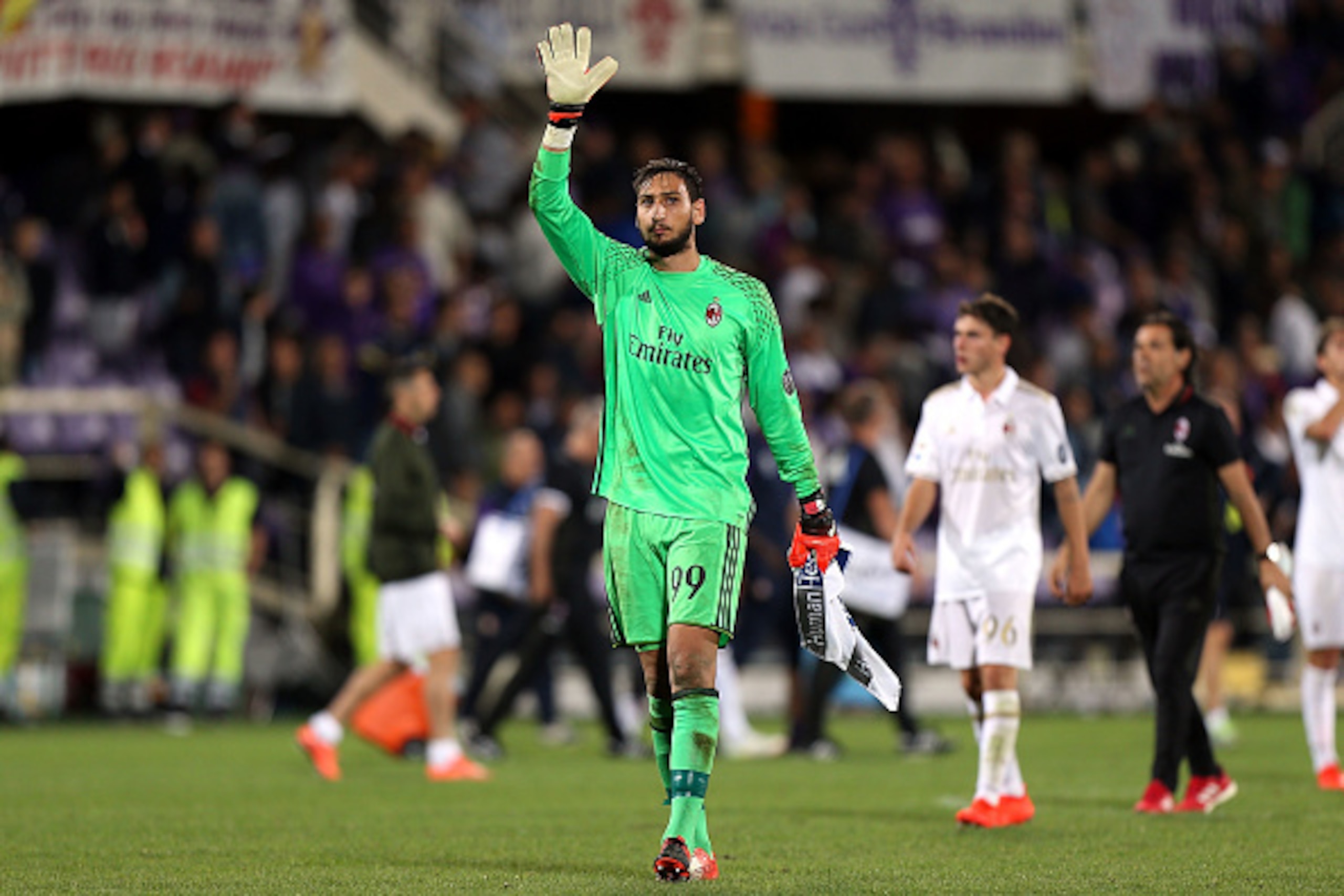 FLORENCE, ITALY - SEPTEMBER 25: Gianluigi Donnarumma of AC Milan reacts during the Serie A match between ACF Fiorentina and AC Milan at Stadio Artemio Franchi on September 25, 2016 in Florence, Italy.  (Photo by Gabriele Maltinti/Getty Images)