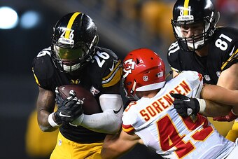 PITTSBURGH, PA - OCTOBER 02:  Le'Veon Bell #26 of the Pittsburgh Steelers rushes against Daniel Sorensen #49 of the Kansas City Chiefs in the first half during the game at Heinz Field on October 2, 2016 in Pittsburgh, Pennsylvania. (Photo by Joe Sargent/G