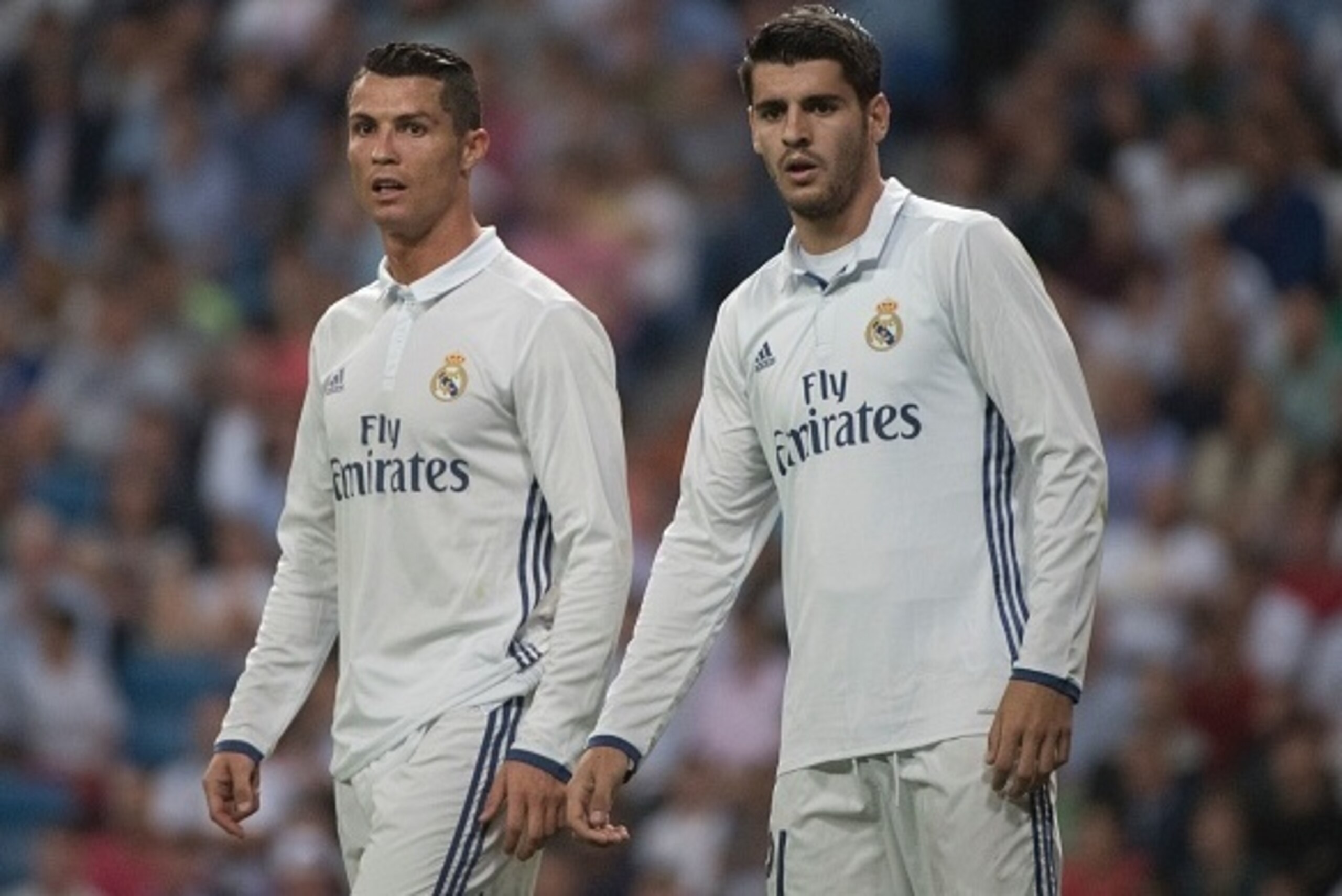 Real Madrid's Portuguese forward Cristiano Ronaldo (L) and Real Madrid's forward Alvaro Morata look on during the Spanish league football match Real Madrid CF vs Villarreal CF at the Santiago Bernabeu stadium in Madrid on September 21, 2016. / AFP / CURTO