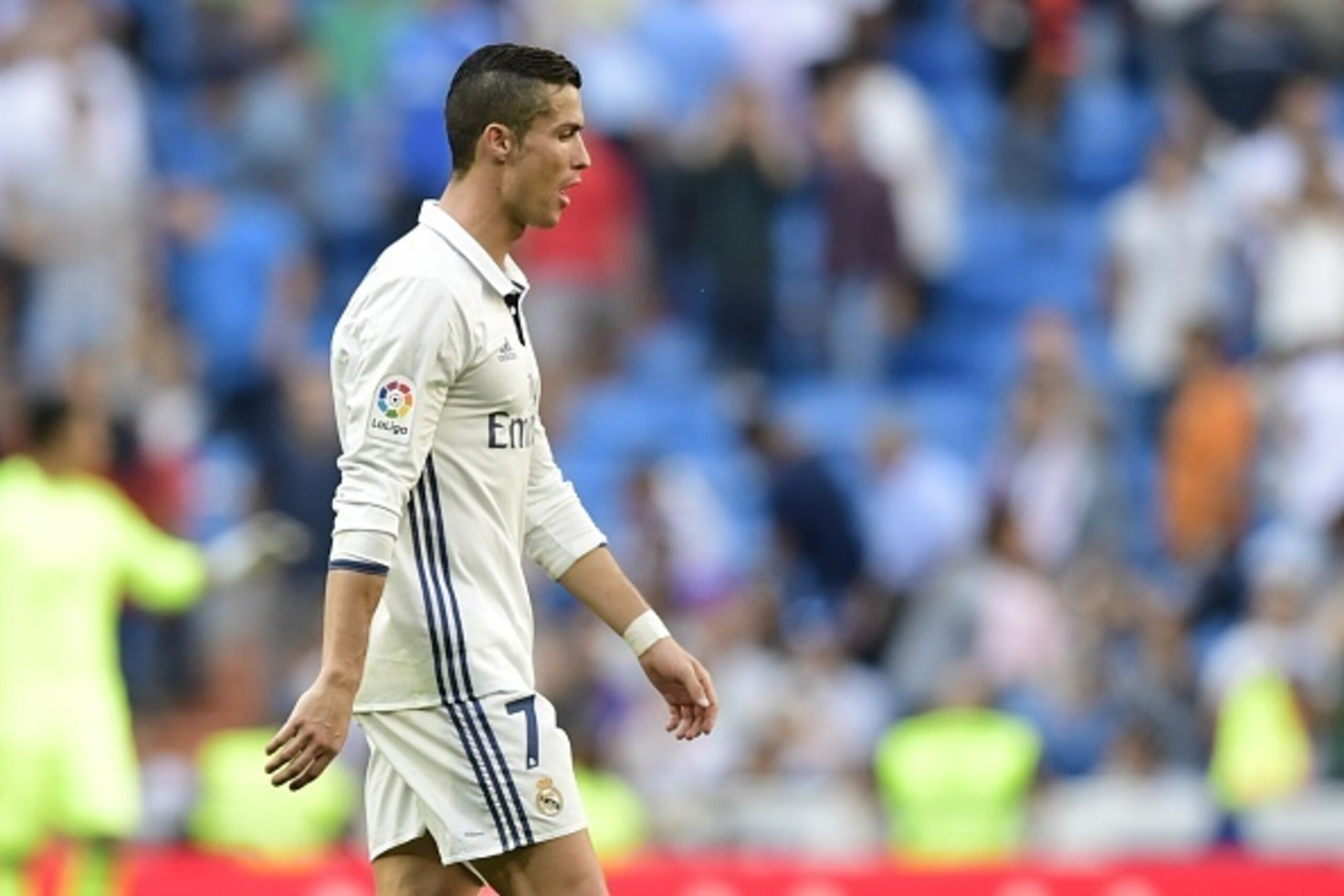 Real Madrid's Portuguese forward Cristiano Ronaldo walks at the end ofduring the Spanish league football match Real Madrid CF vs SD Eibar at the Santiago Bernabeu stadium in Madrid on October 2, 2016. / AFP / JAVIER SORIANO        (Photo credit should rea